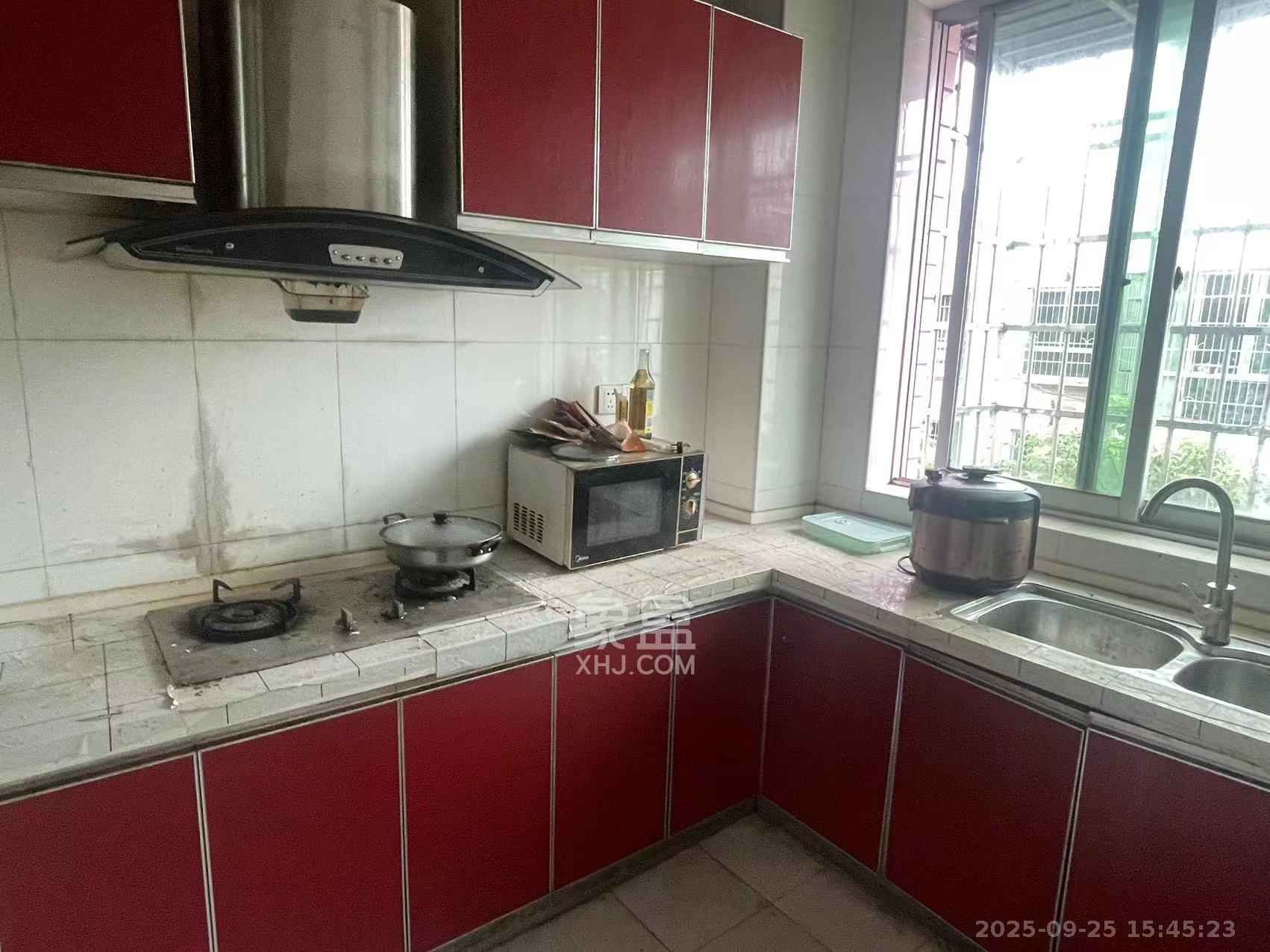 中南汽车世界 3室2厅1卫 1100.0元/月 中南汽车世界 3室2厅1卫 1100.0元/月室内图