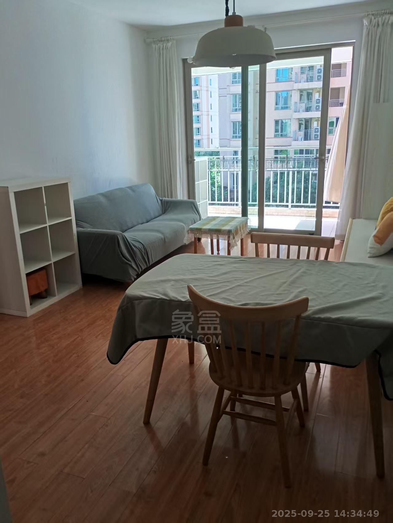 晋合湘水湾三期  2室2厅2卫    2200.0元/月室内图