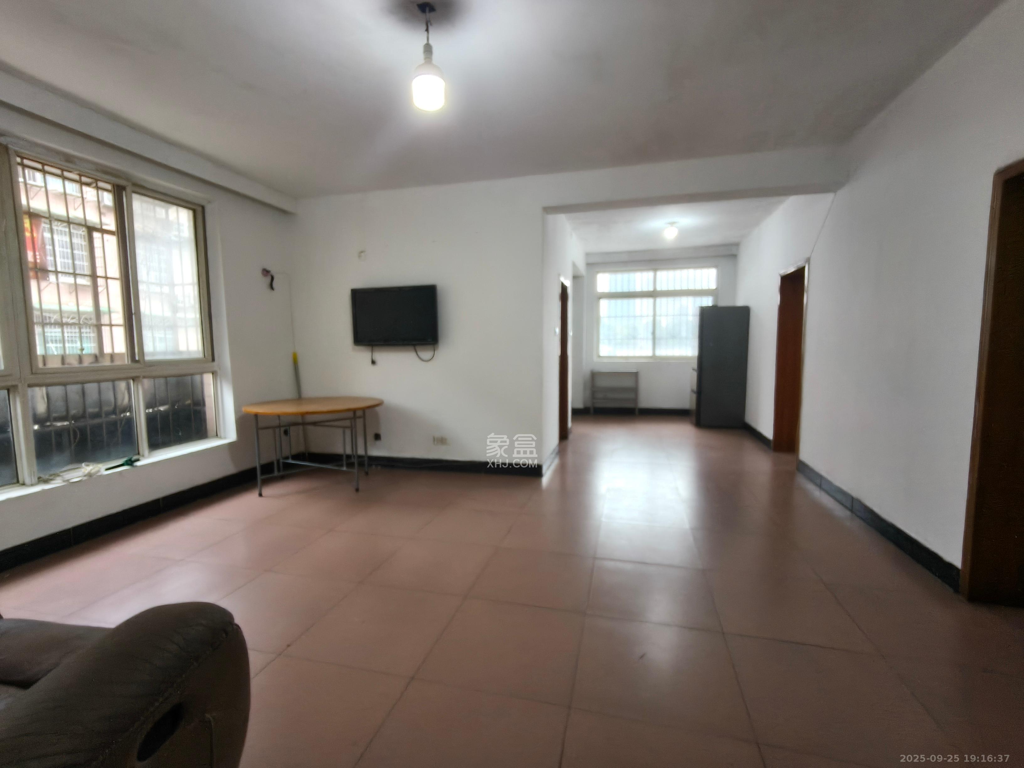 高桥社区高福星小区  3室1厅1卫    1900.0元/月室内图