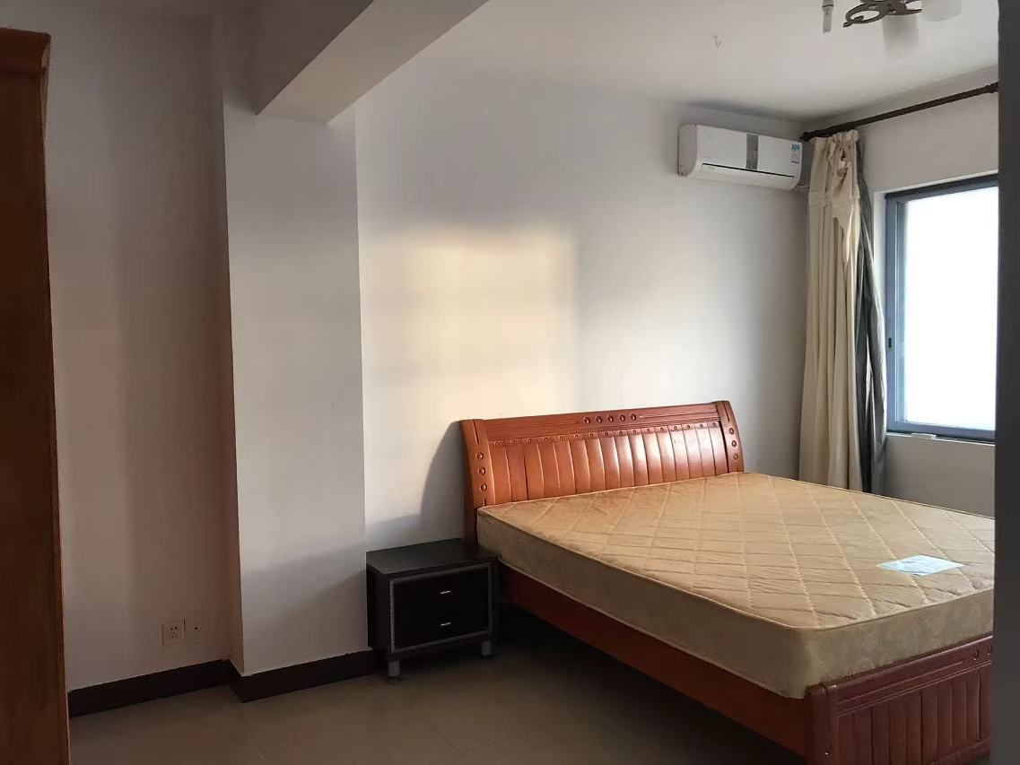 滨江花园(青年路) 3室2厅2卫 2500.0元/月 滨江花园(青年路) 3室2厅2卫 2500.0元/月室内图