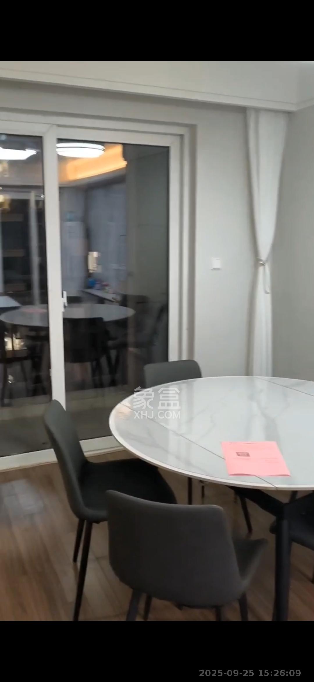 保利香槟国际  4室2厅2卫    2300.0元/月室内图