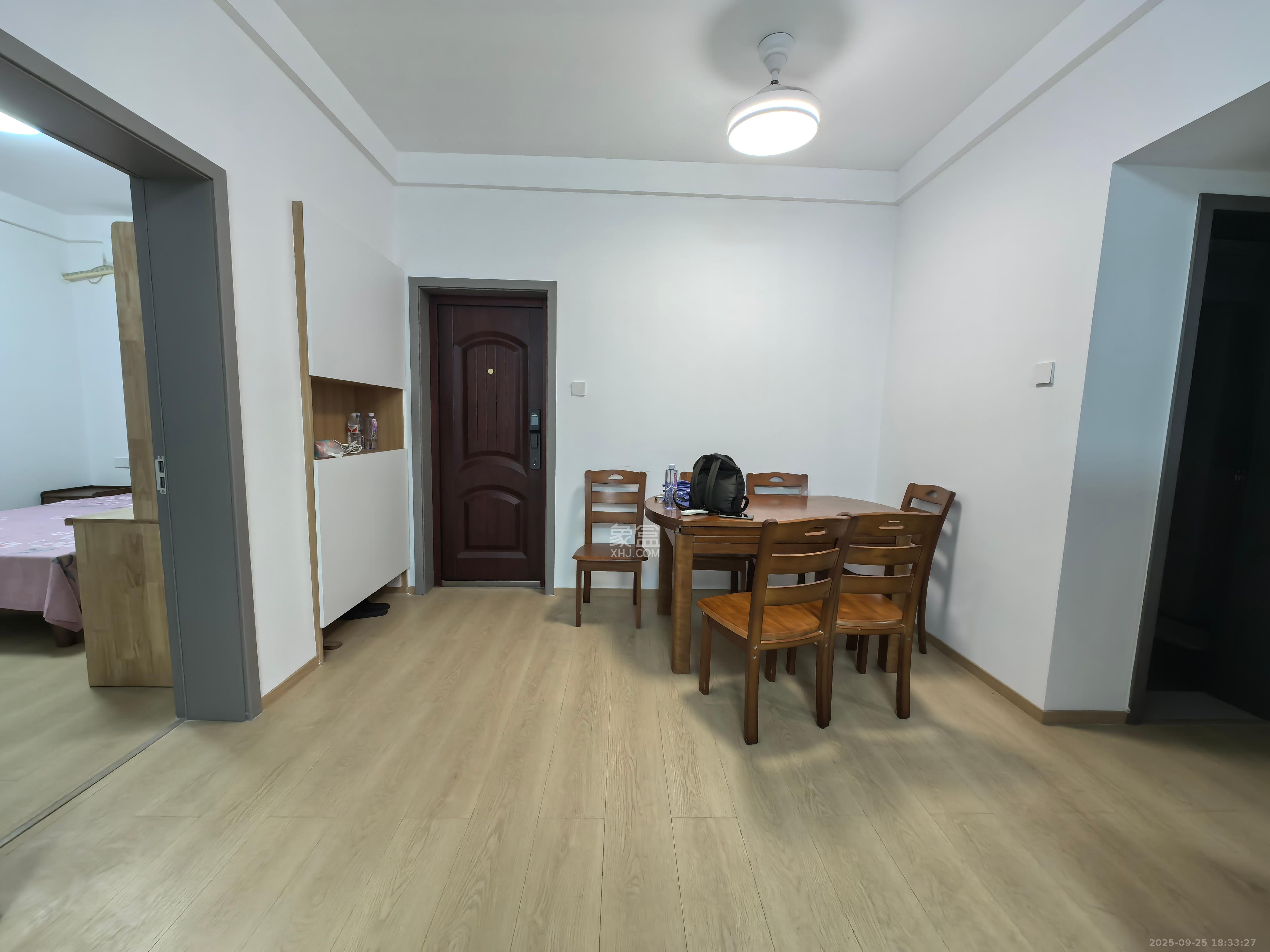 净园小区 3室2厅1卫 2600.0元/月 净园小区 3室2厅1卫 2600.0元/月室内图