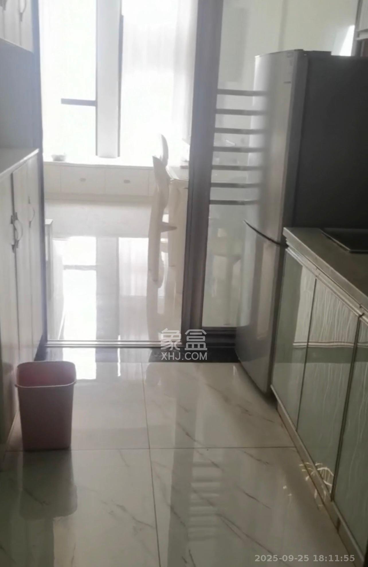 新世界广场  1室1厅1卫    1650.0元/月室内图