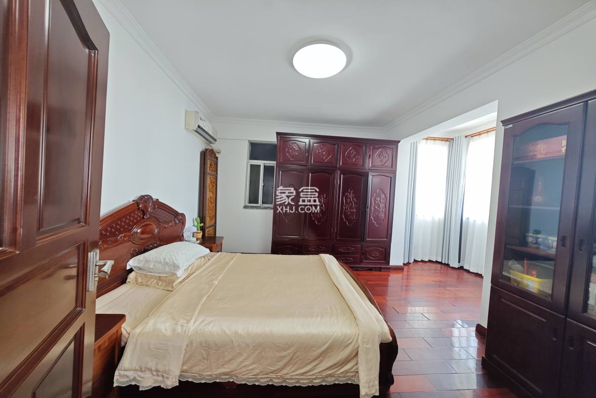 丽都花园 3室2厅2卫 126.0万 丽都花园 3室2厅2卫 126.0万客厅