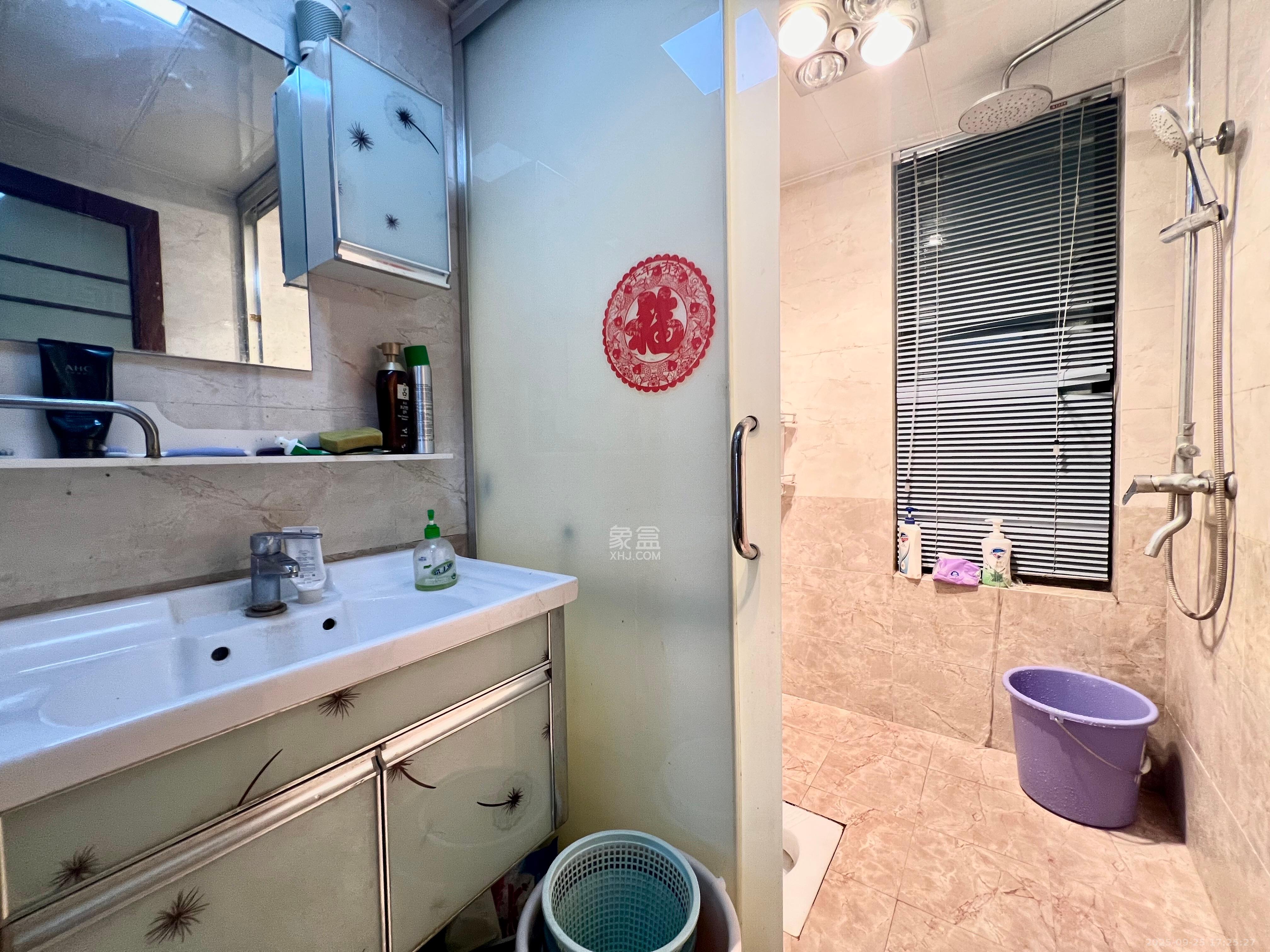 保利麓谷林语C区 3室2厅1卫 2400.0元/月 保利麓谷林语C区 3室2厅1卫 2400.0元/月室内图