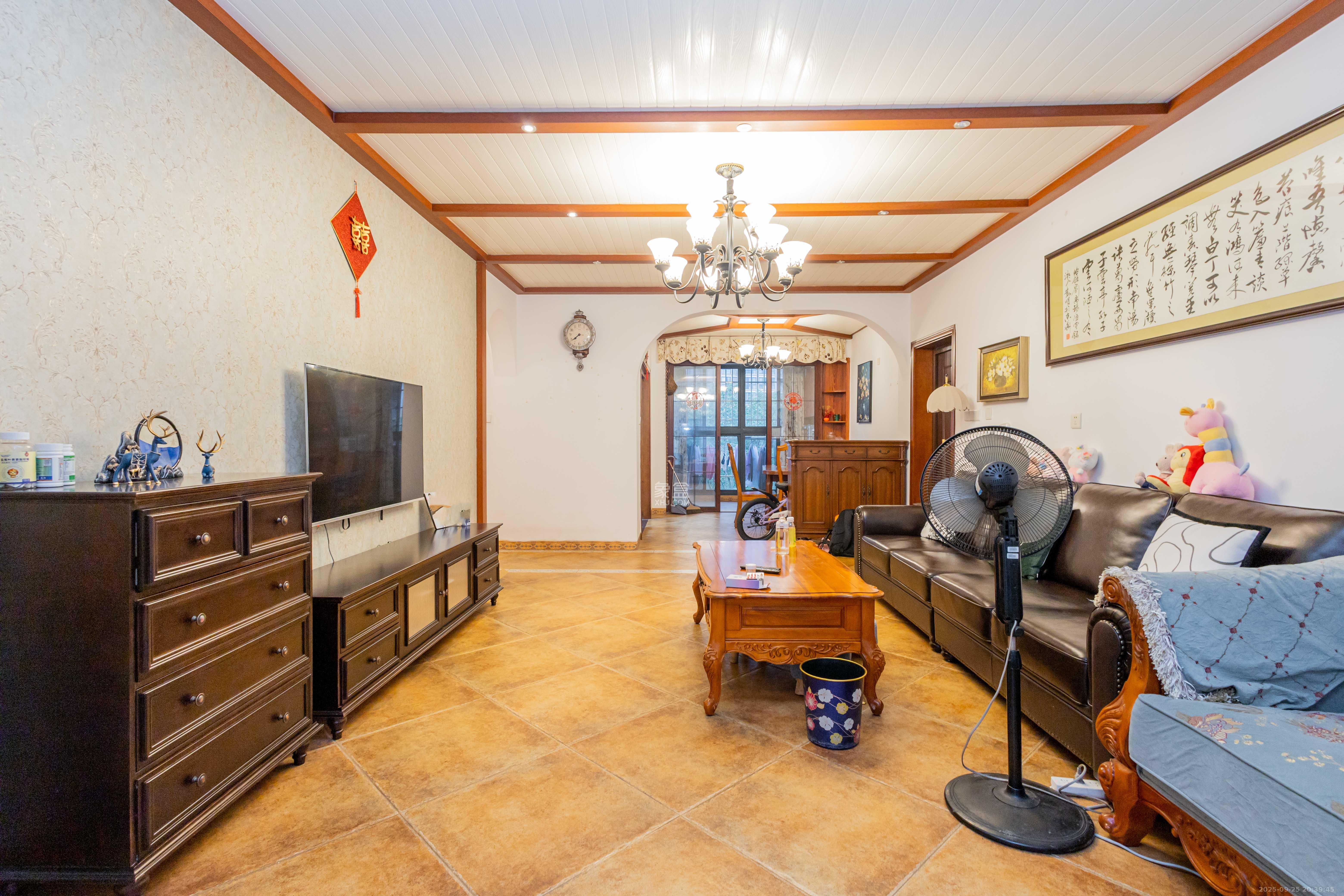 博雅湘水湾  3室2厅2卫    65.8万客厅