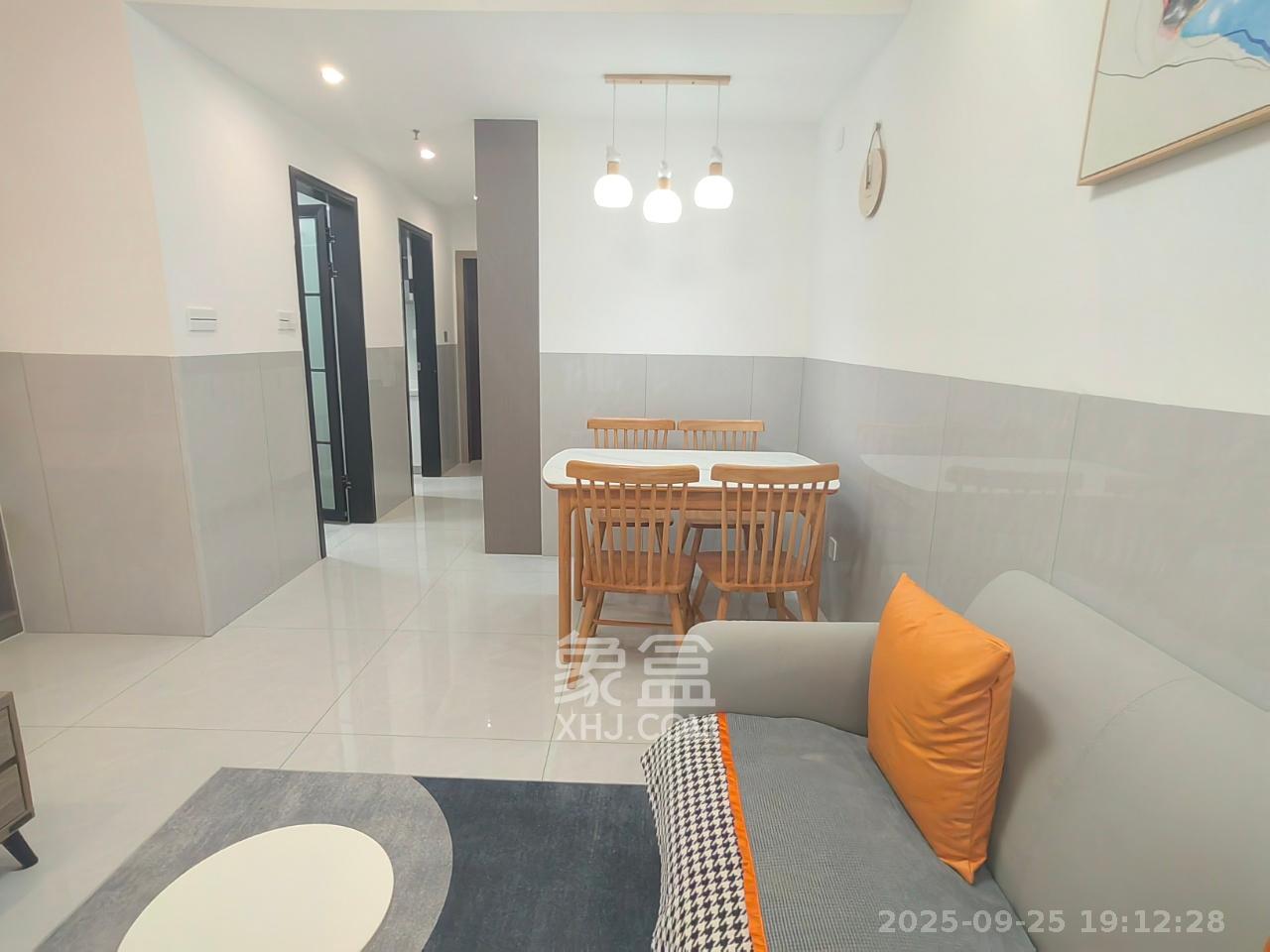 蓝光雍锦半岛   55.0㎡      1700.0元/月