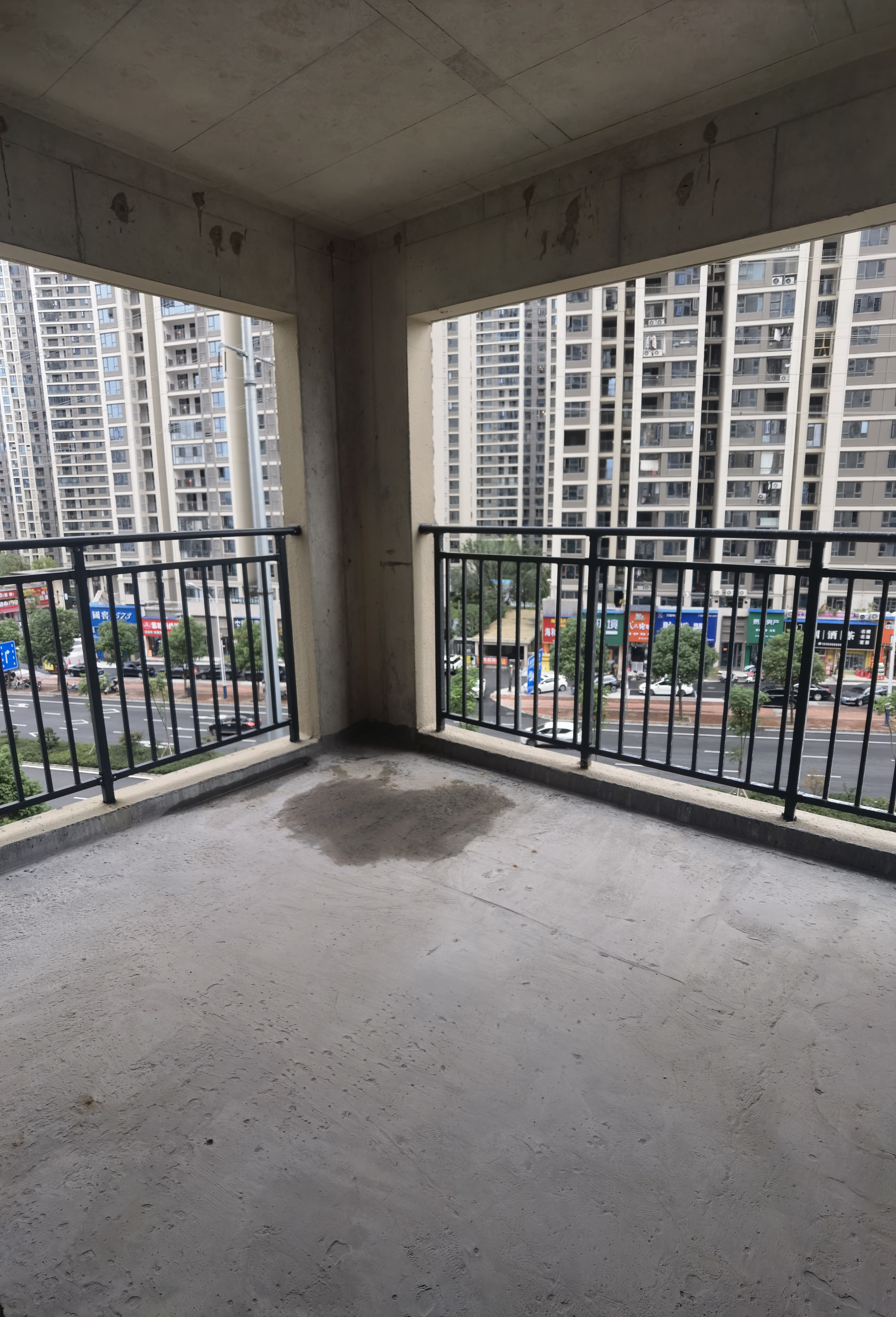 湘中府央玺 4室2厅2卫 88.8万 湘中府央玺 4室2厅2卫 88.8万客厅