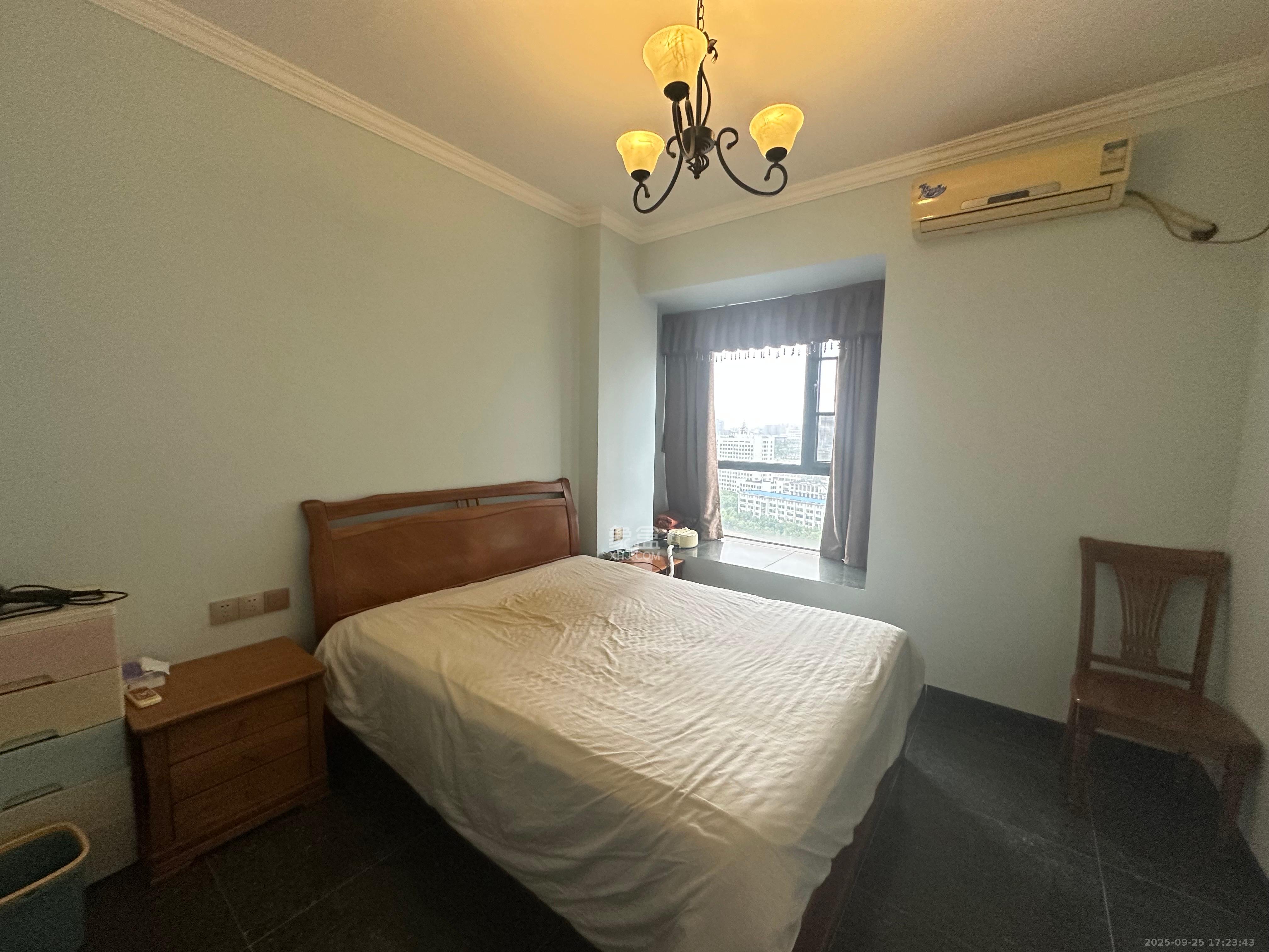 剑桥名门  2室1厅1卫    1800.0元/月室内图