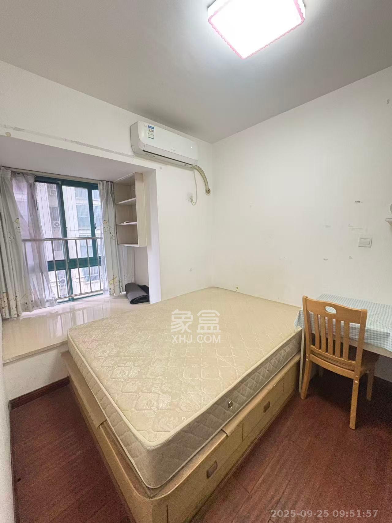 蝴蝶谷  1室2厅1卫    1500.0元/月室内图