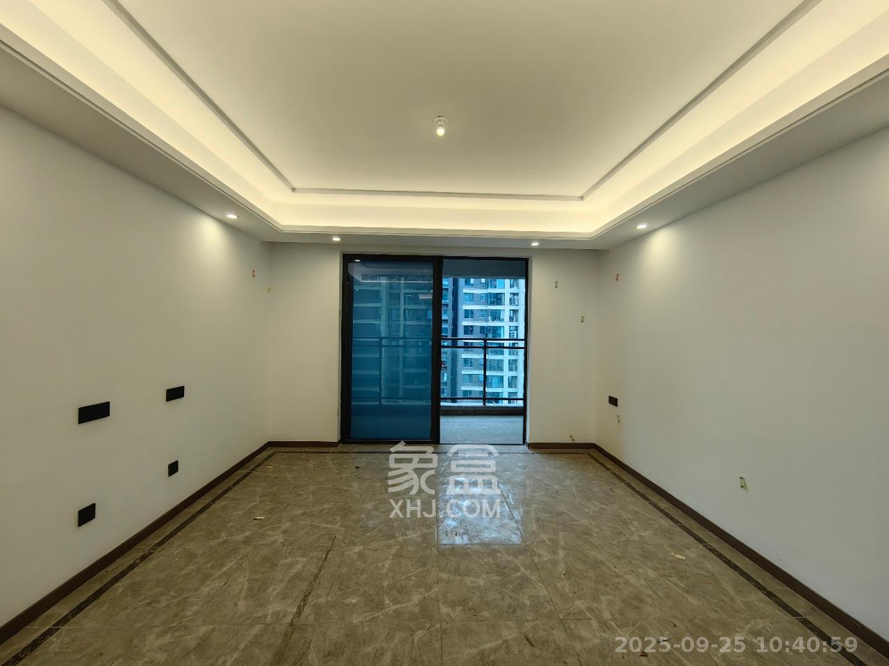 绿地V岛 4室2厅2卫 3500.0元/月 绿地V岛 4室2厅2卫 3500.0元/月室内图