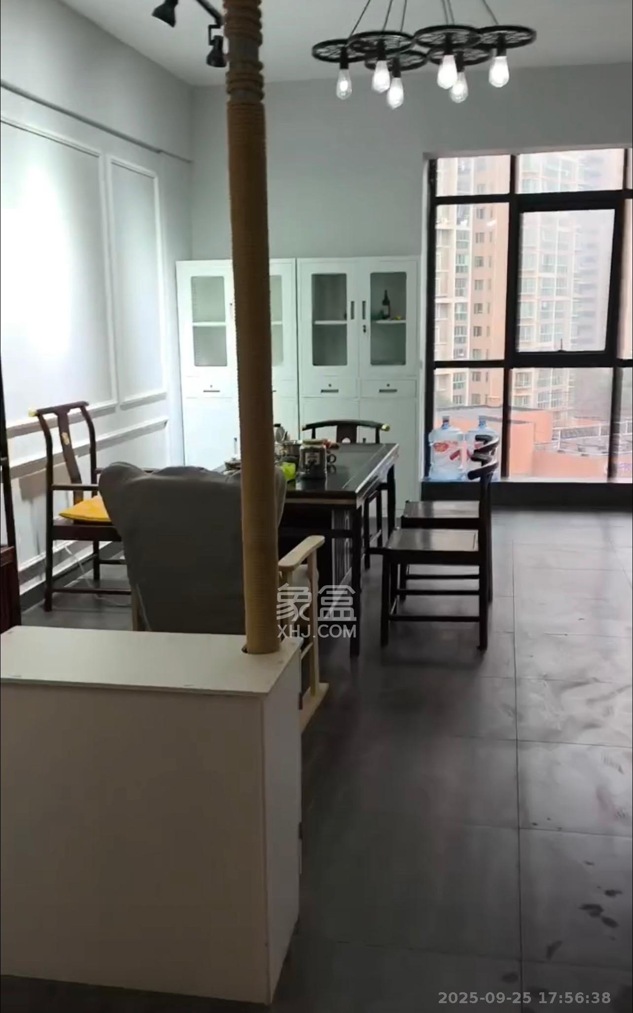 新世界广场 1室1厅1卫 1800.0元/月 新世界广场 1室1厅1卫 1800.0元/月室内图