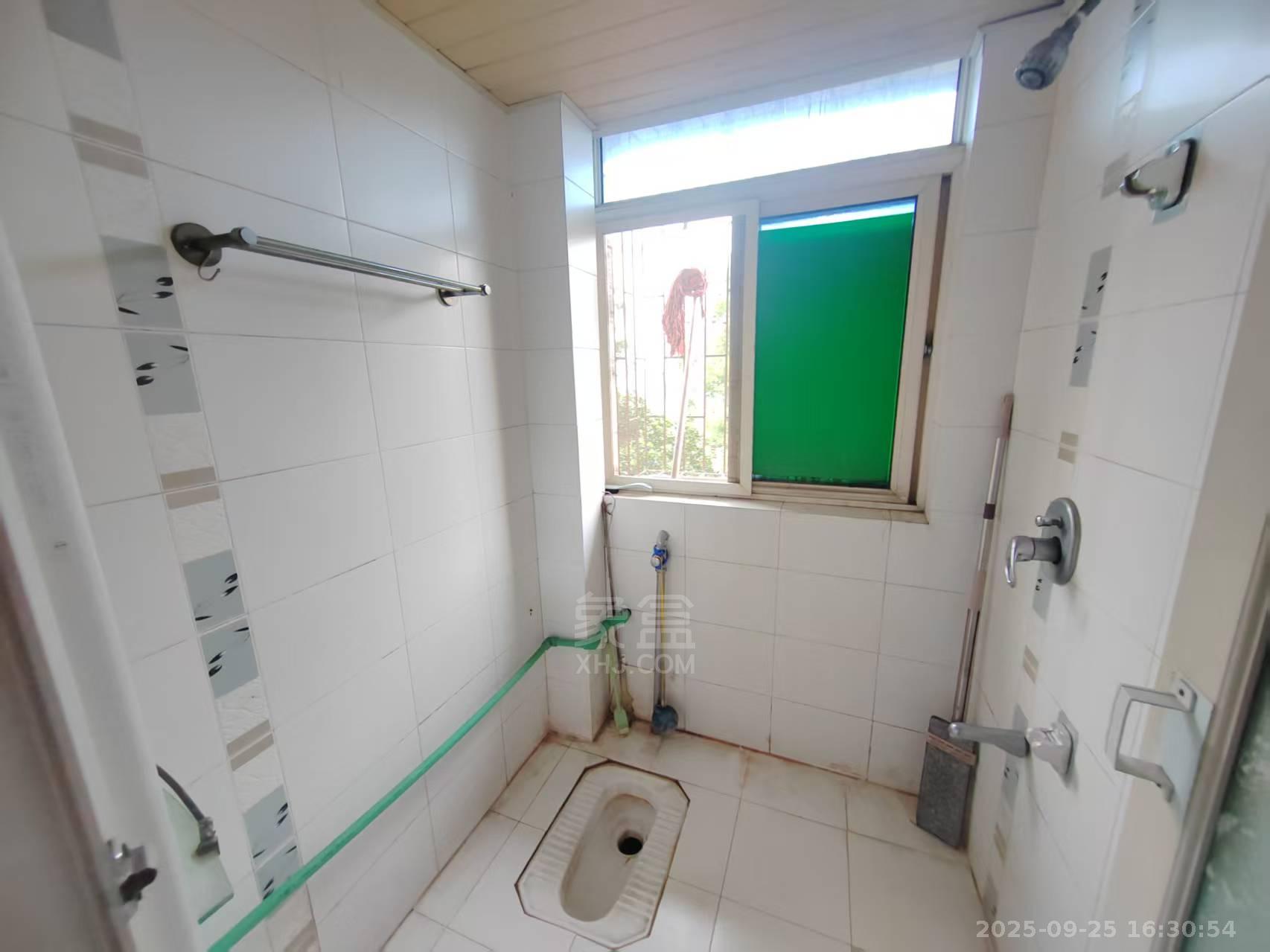 汇达花园 3室2厅0卫 1300.0元/月 汇达花园 3室2厅0卫 1300.0元/月室内图