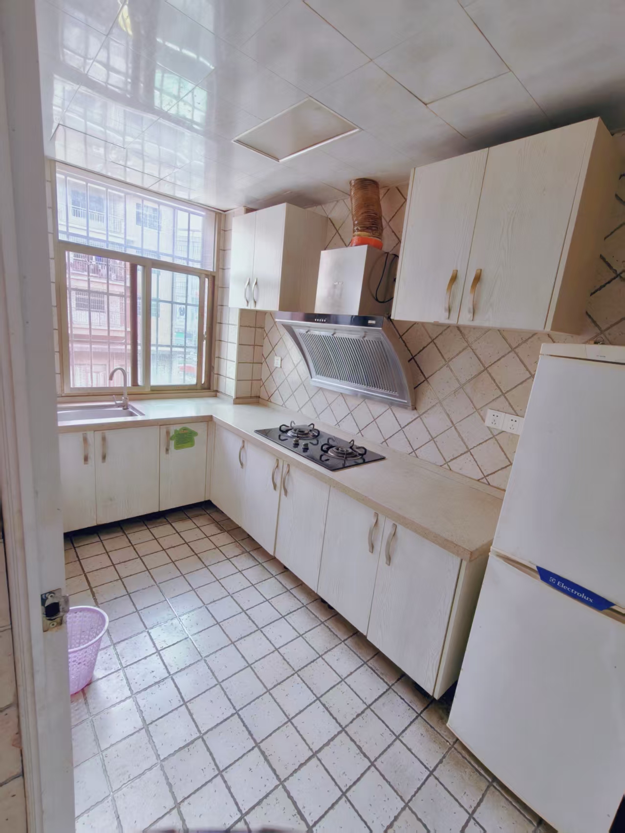 雅士林安置房  3室2厅2卫    1400.0元/月室内图