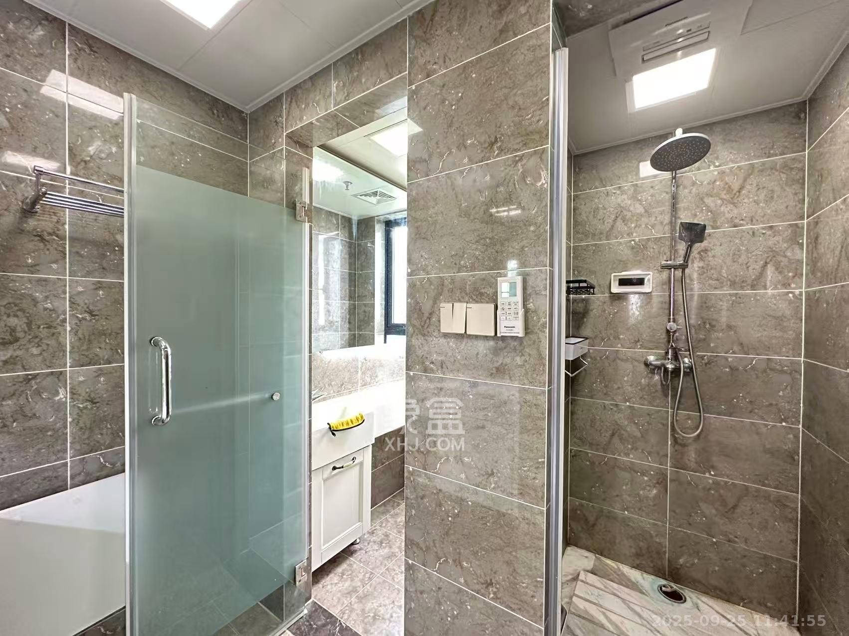 万科里金域国际  4室2厅2卫    6800.0元/月室内图