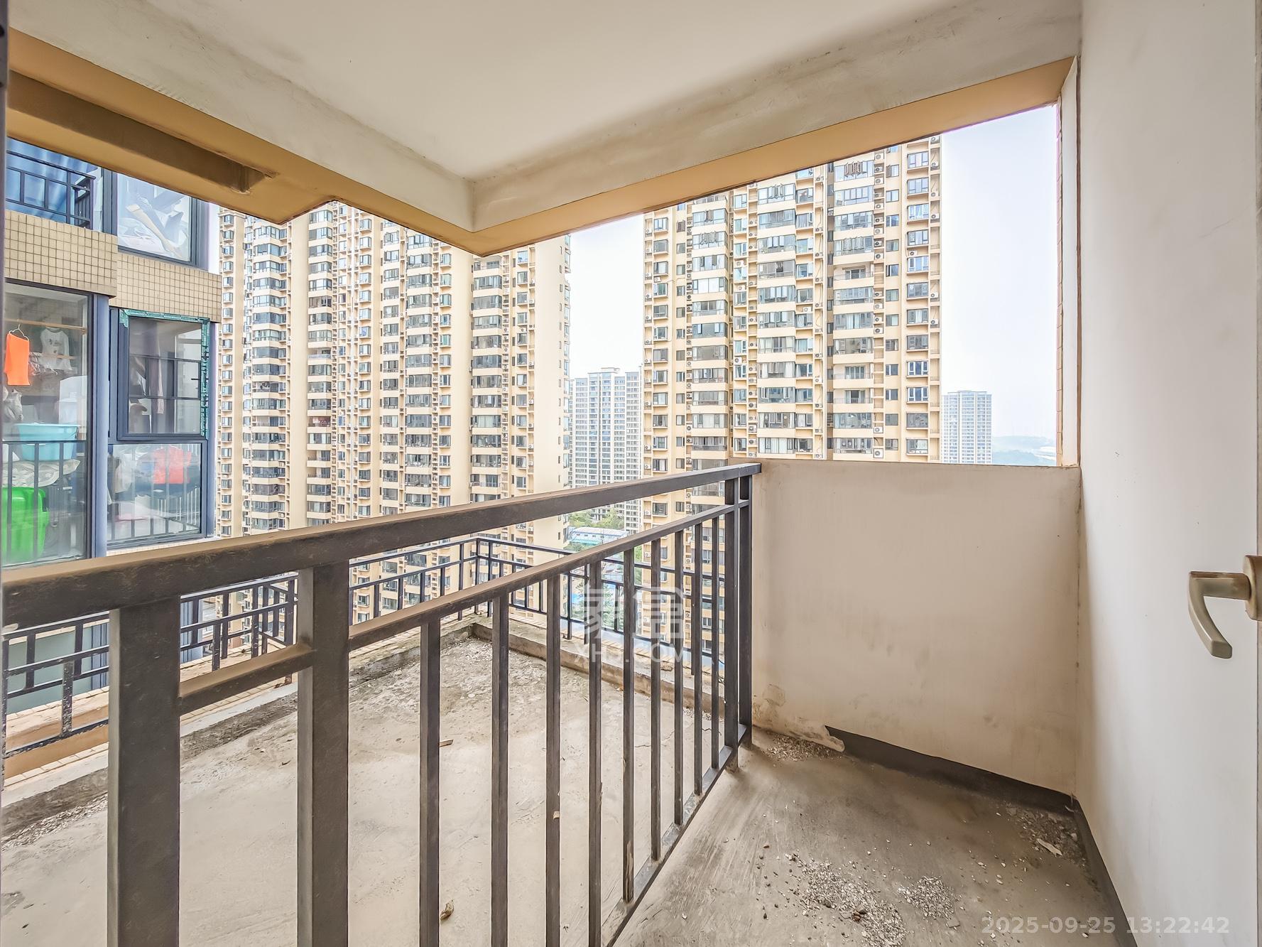 钱隆世家  4室2厅2卫    125.0万阳台