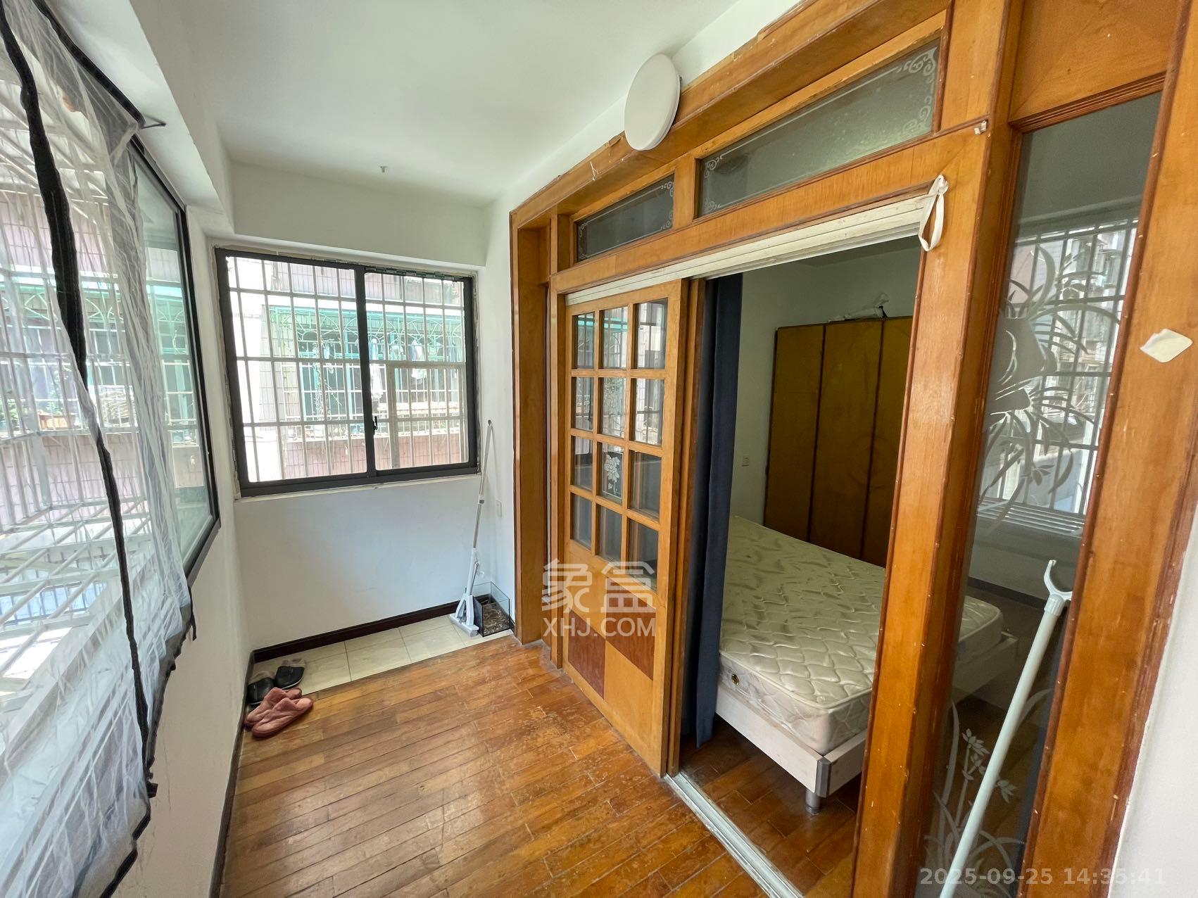 新富城 2室1厅1卫 2000.0元/月 新富城 2室1厅1卫 2000.0元/月室内图