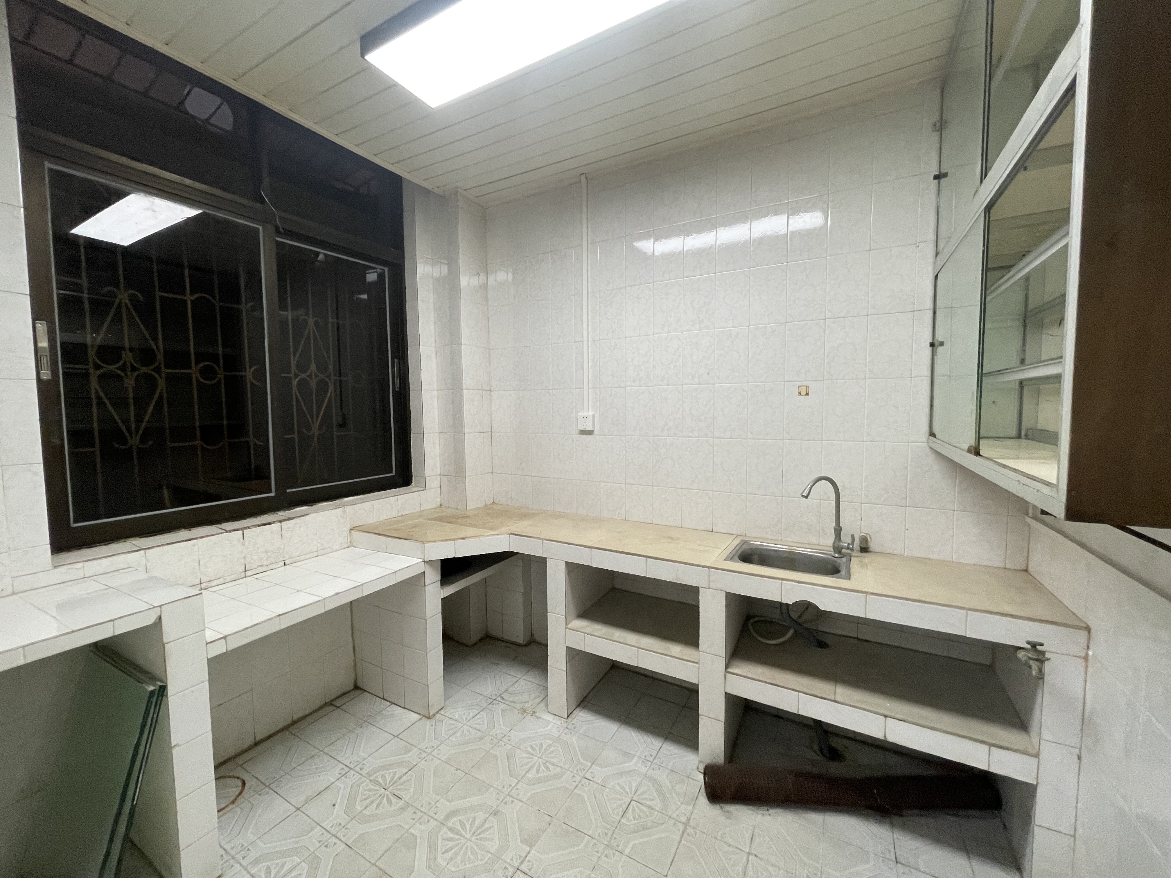 华汇别墅小区 5室2厅3卫 9000.0元/月 华汇别墅小区 5室2厅3卫 9000.0元/月小区图