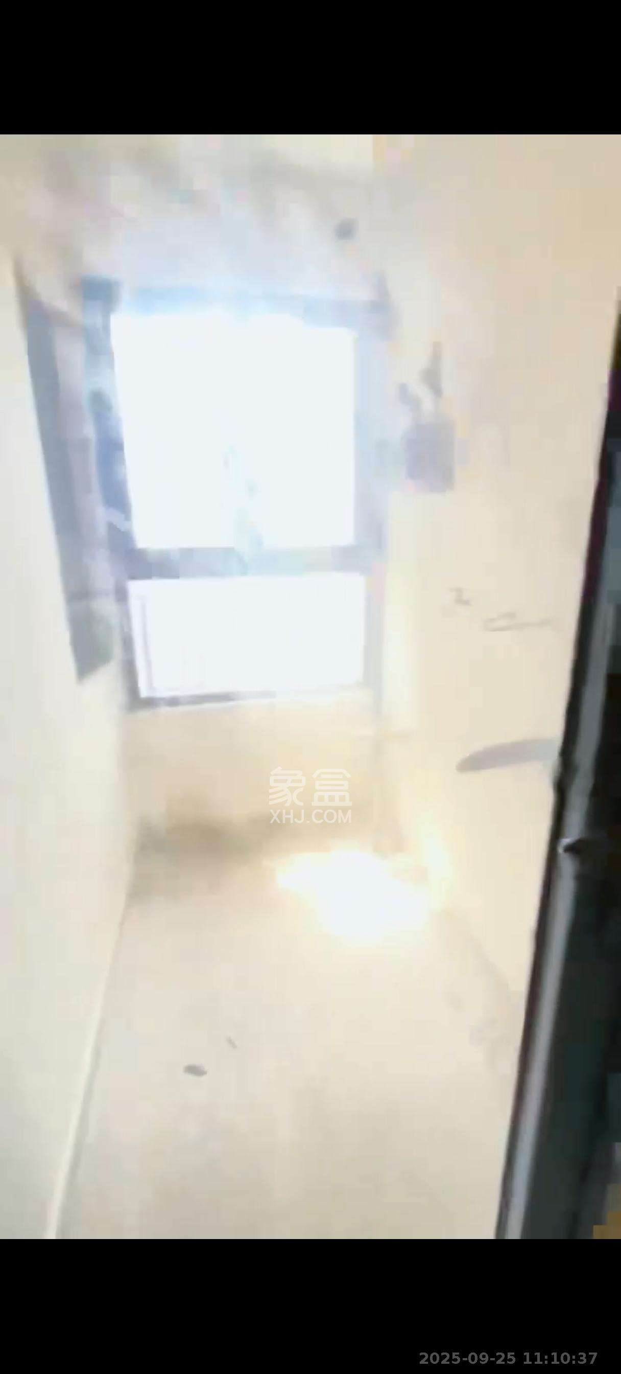 恒大翡翠华庭 3室2厅2卫 60.0万 恒大翡翠华庭 3室2厅2卫 60.0万客厅