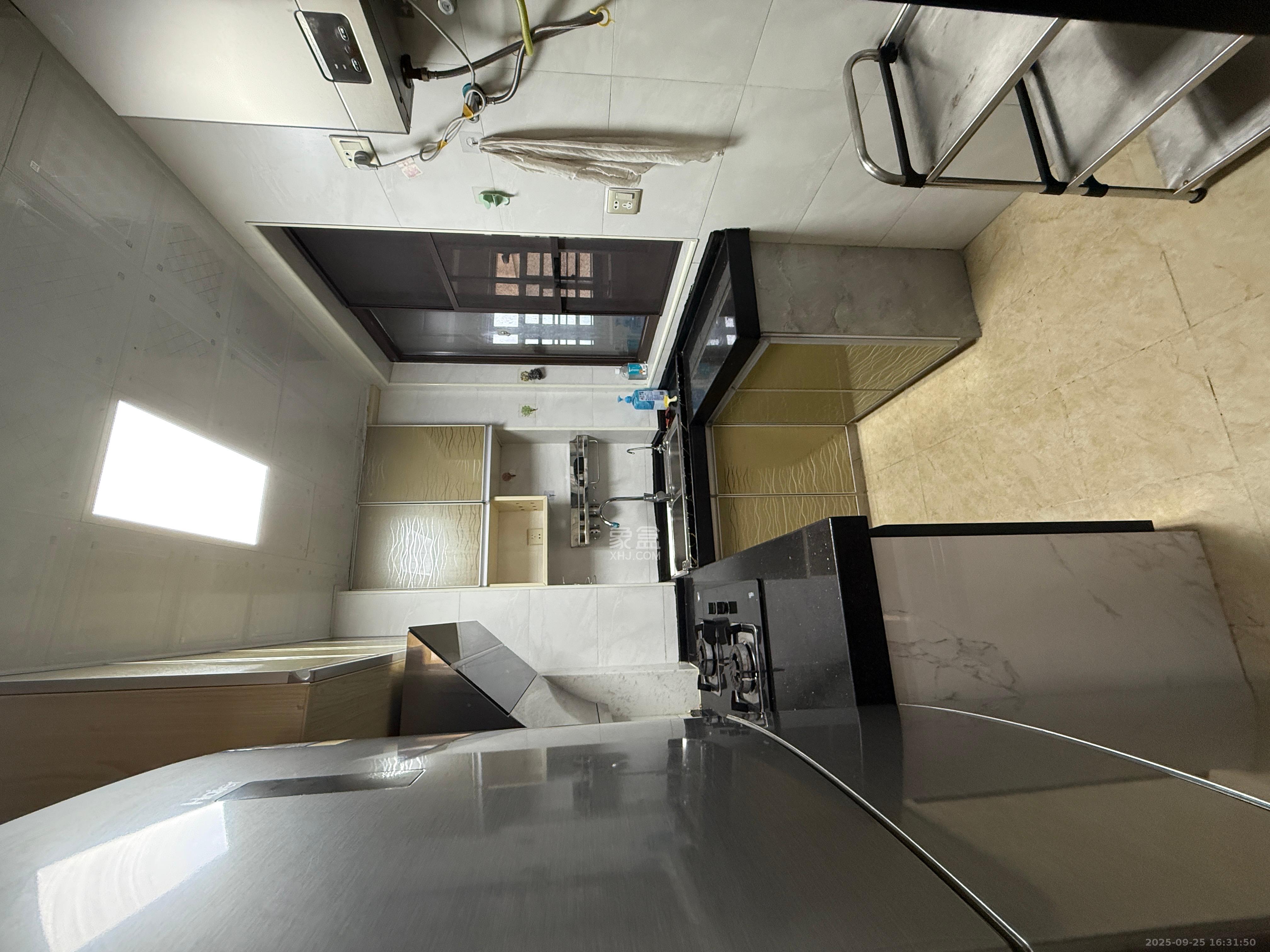 华润置地广场二期  3室2厅2卫    2600.0元/月室内图