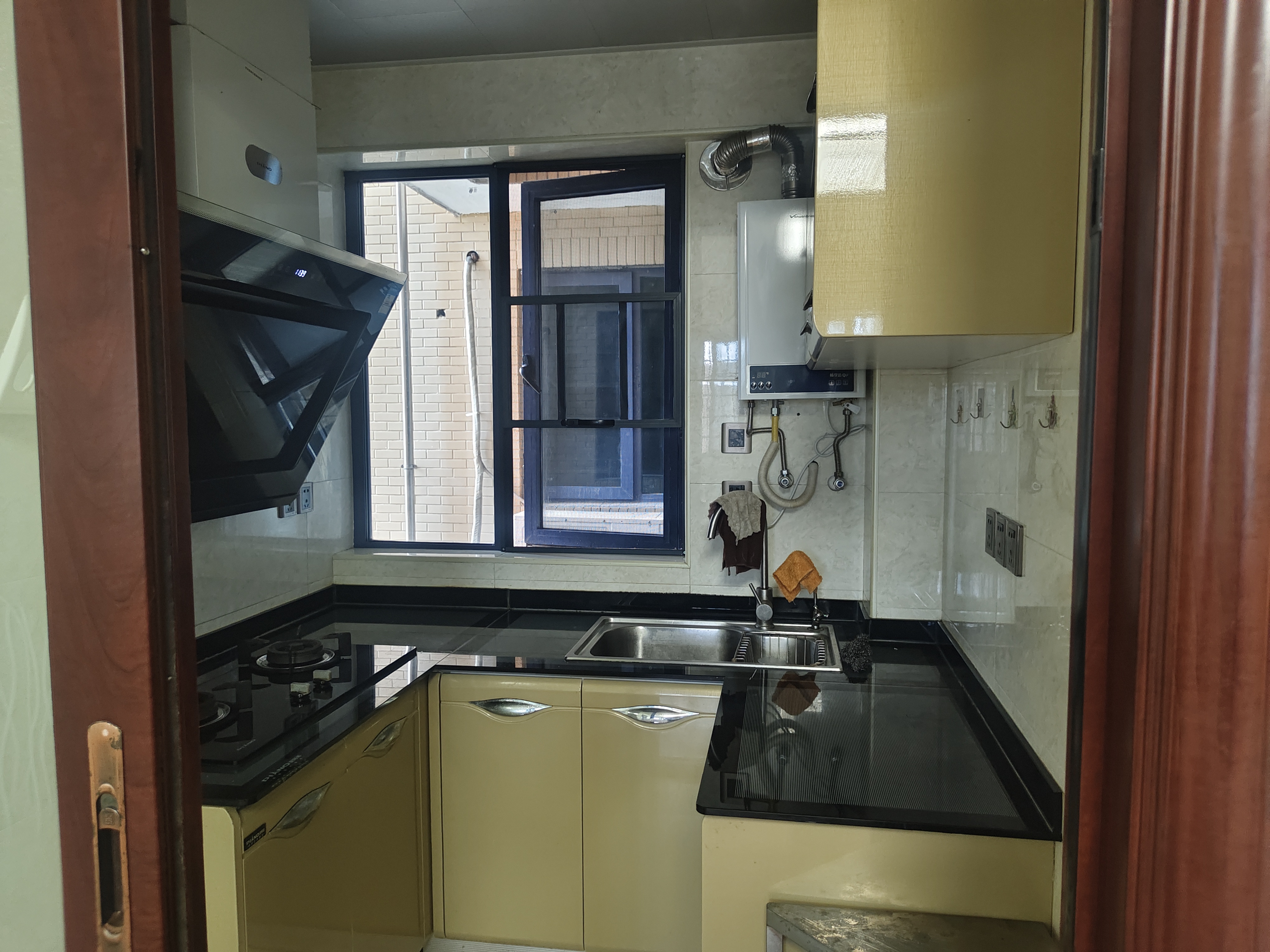 盛世时代广场 2室1厅1卫 1800.0元/月 盛世时代广场 2室1厅1卫 1800.0元/月室内图