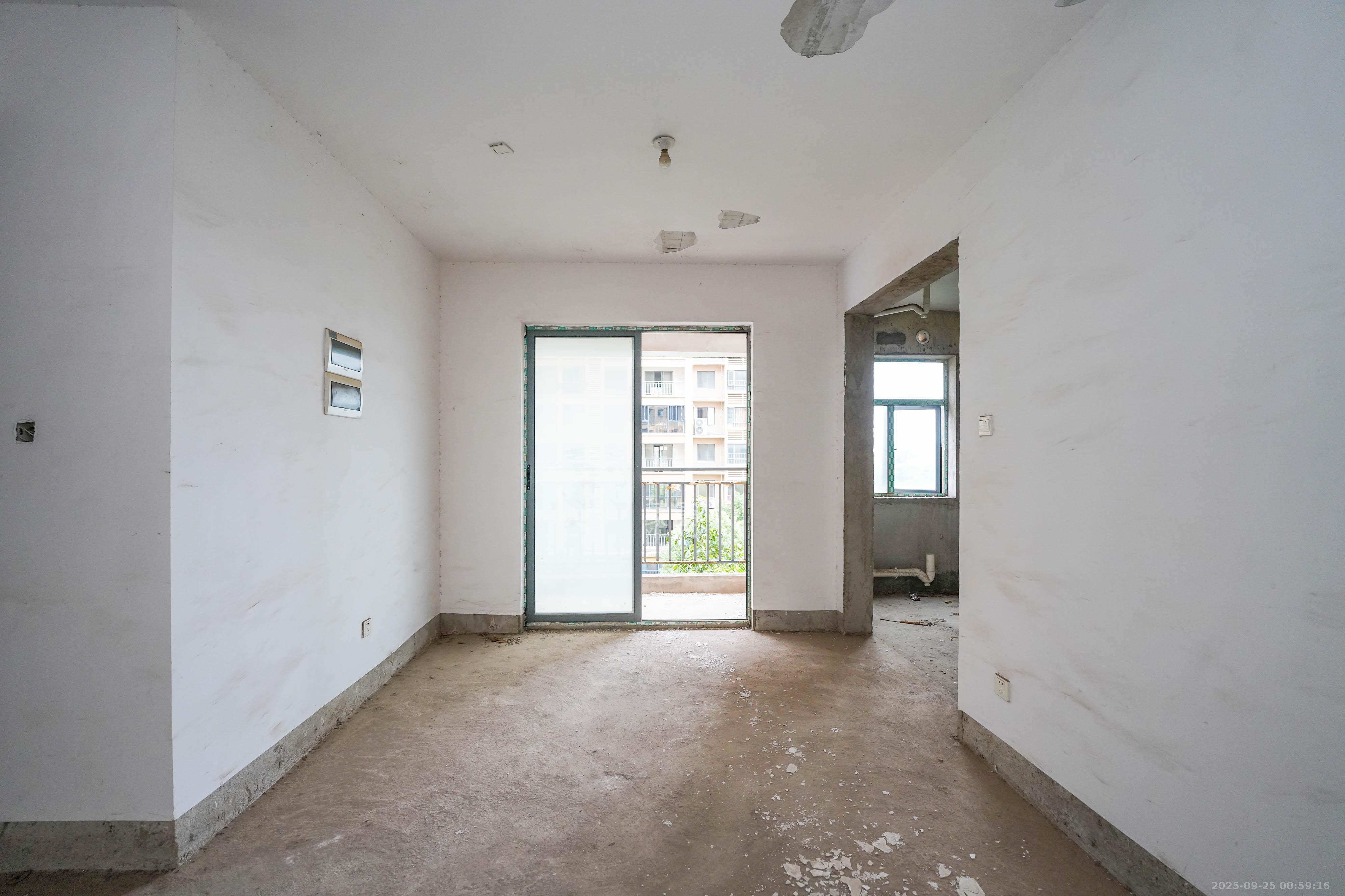 和美星城 4室1厅2卫 100.0万 和美星城 4室1厅2卫 100.0万客厅