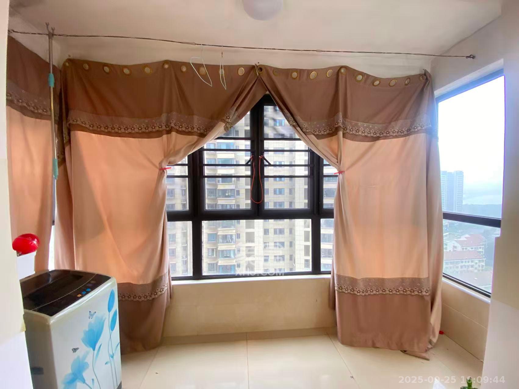 山语城三期 3室2厅1卫 1600.0元/月 山语城三期 3室2厅1卫 1600.0元/月室内图