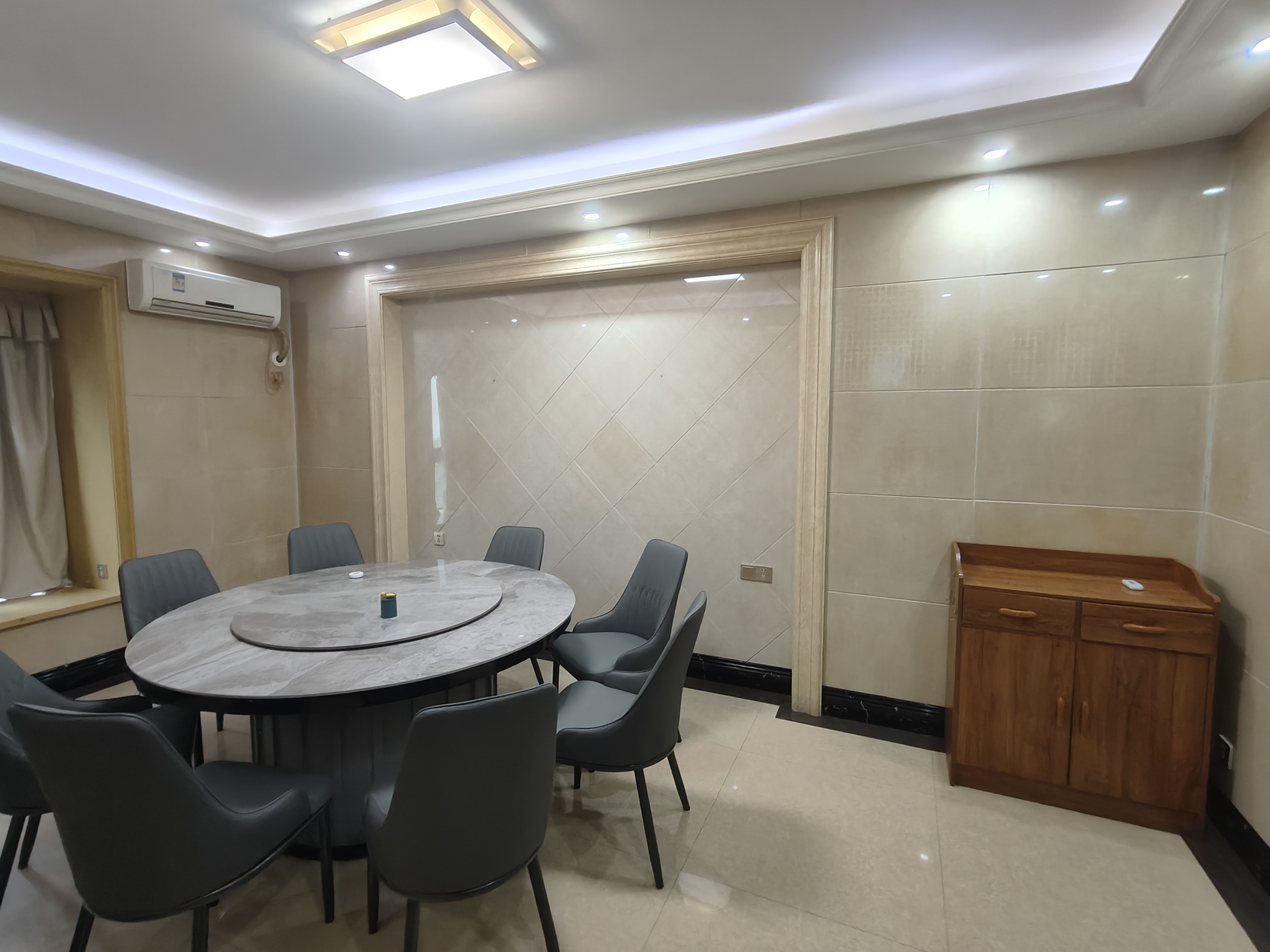 俊景花园 4室2厅2卫 85.0万 俊景花园 4室2厅2卫 85.0万客厅