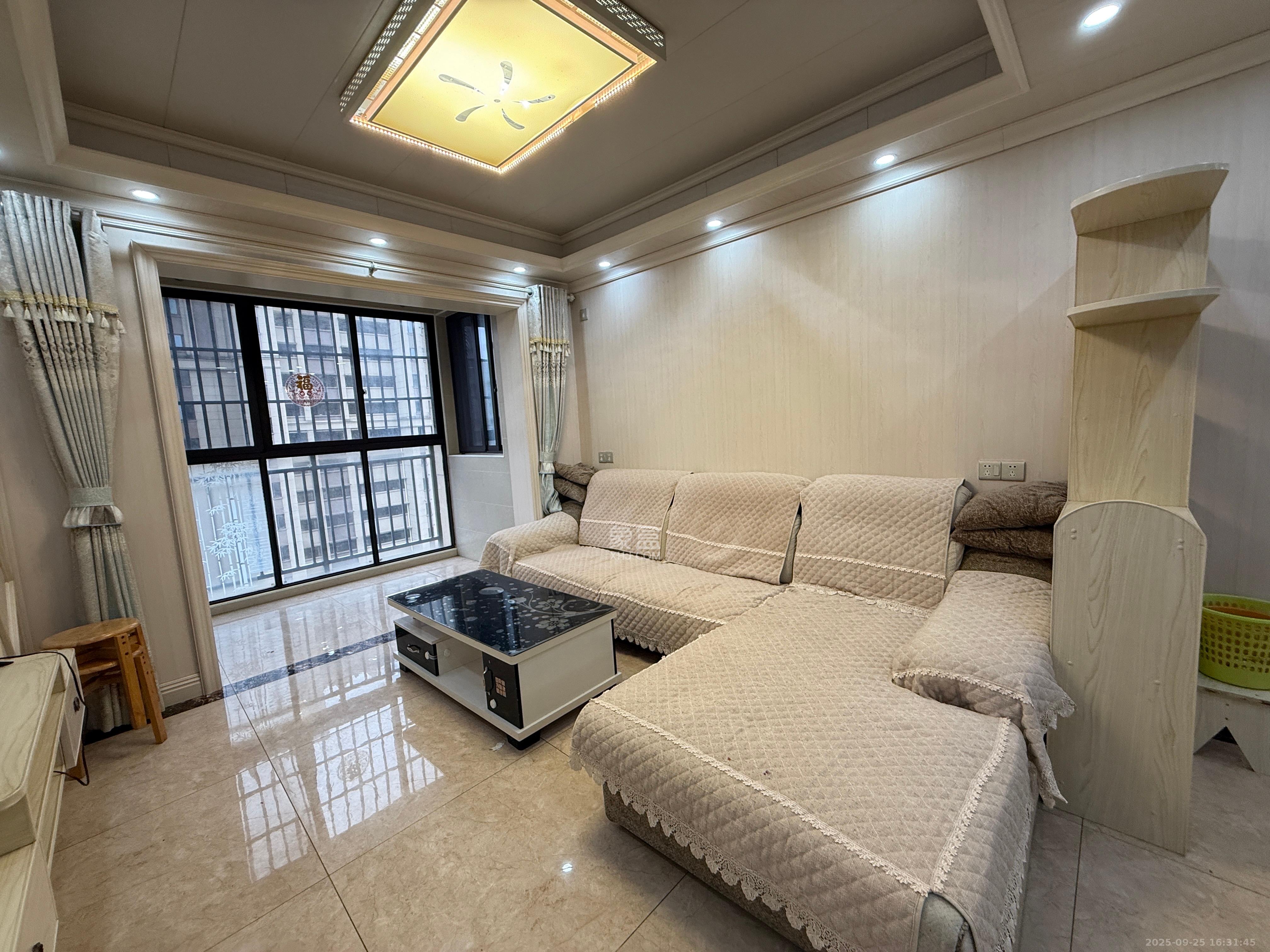 华润置地广场二期 3室2厅2卫 2600.0元/月 华润置地广场二期 3室2厅2卫 2600.0元/月室内图