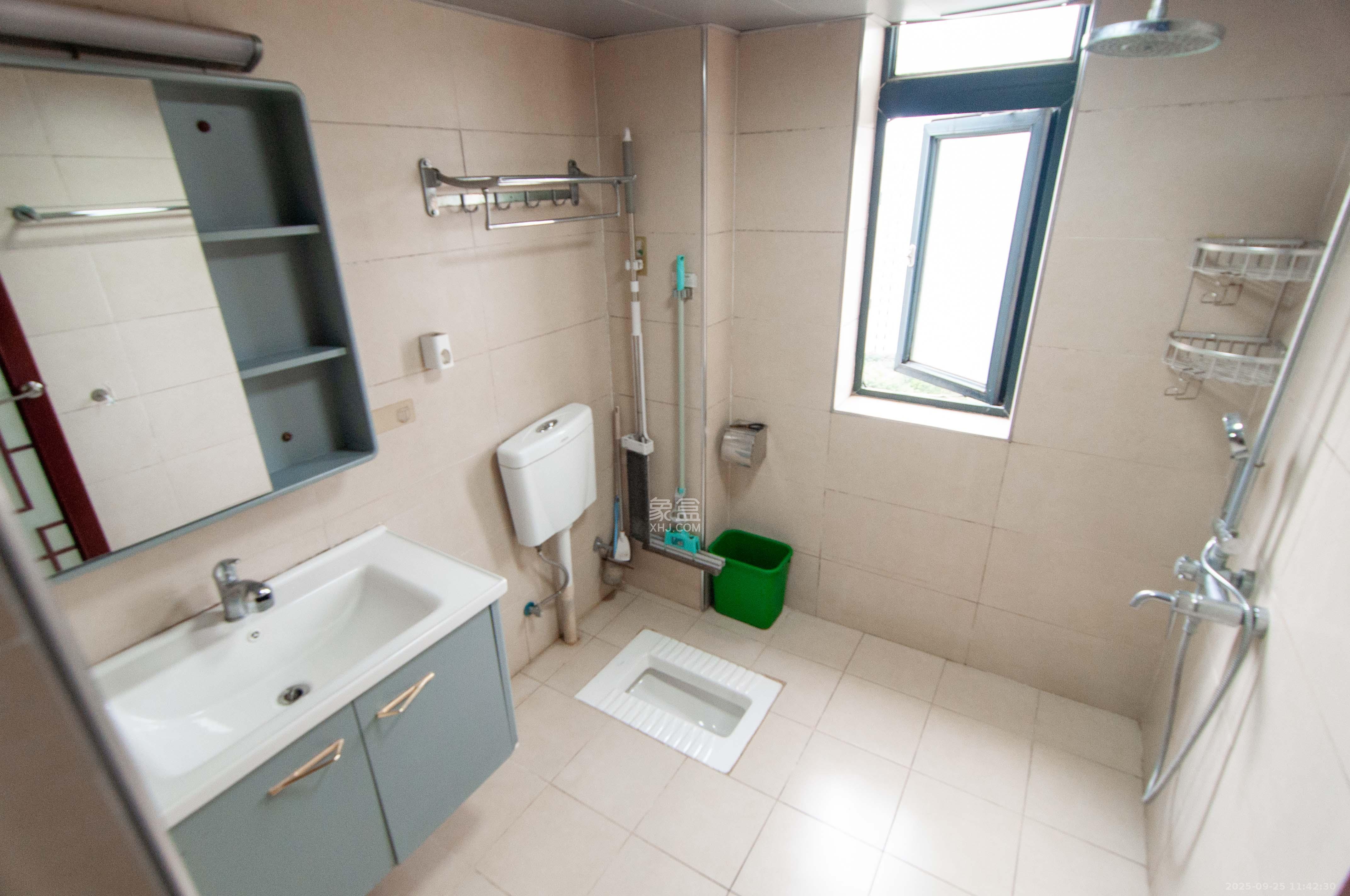 高鑫麓城 3室2厅2卫 136.0万 高鑫麓城 3室2厅2卫 136.0万卫生间