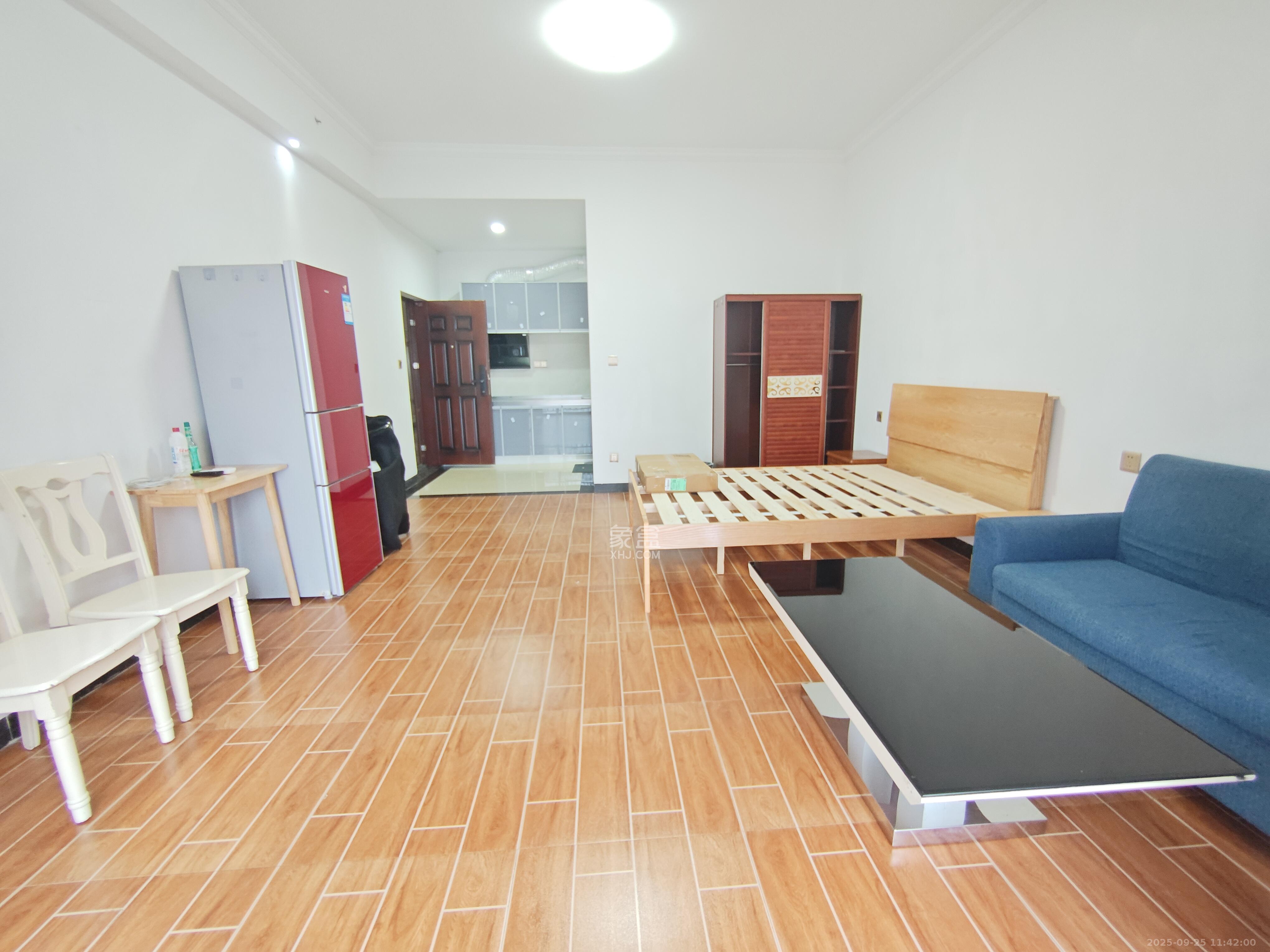 荣盛花语馨苑 1室1厅1卫 1400.0元/月 荣盛花语馨苑 1室1厅1卫 1400.0元/月室内图