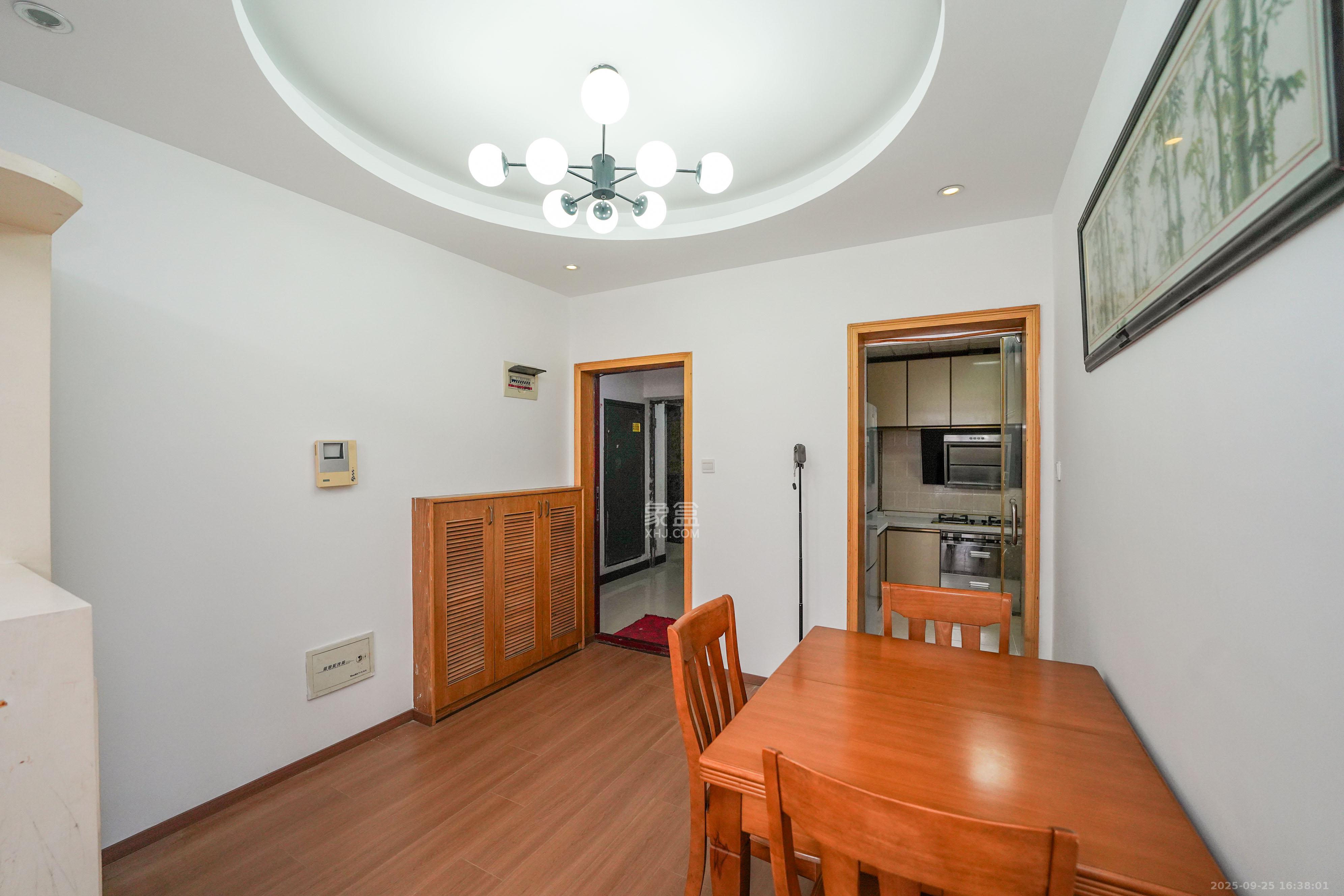 山水嘉园 3室2厅1卫 56.0万 山水嘉园 3室2厅1卫 56.0万客厅