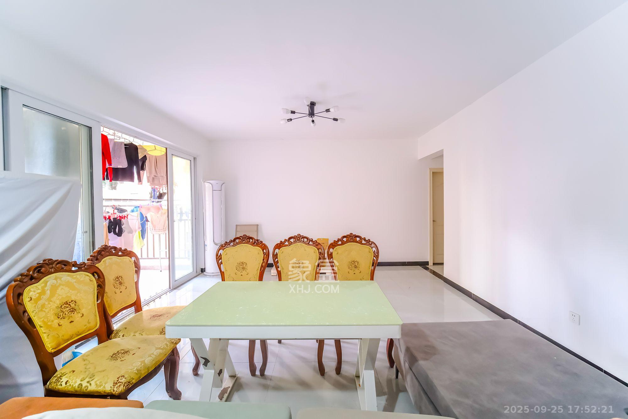 保利香槟国际 4室2厅2卫 2200.0元/月 保利香槟国际 4室2厅2卫 2200.0元/月室内图