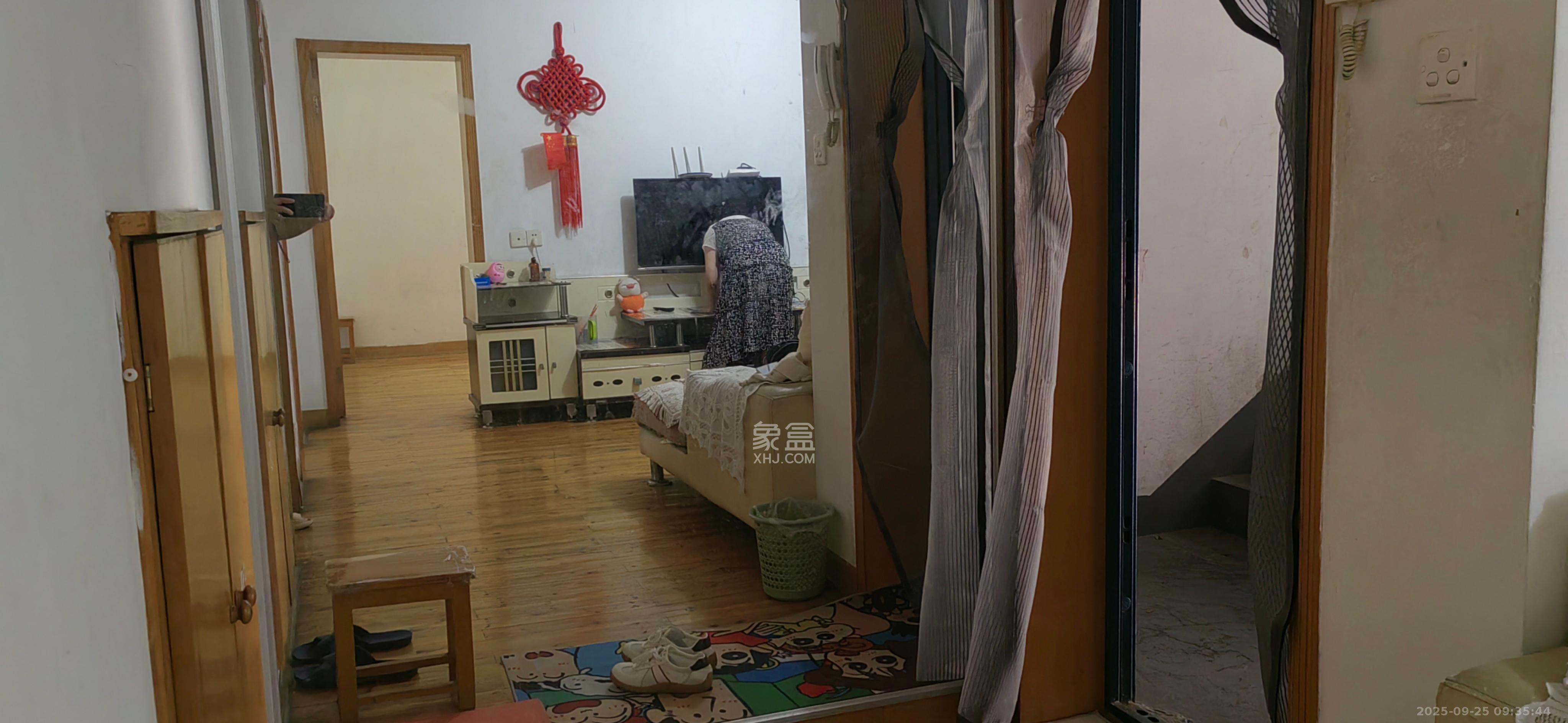 荷花园小区(安置房小区) 3室1厅1卫 1800.0元/月 荷花园小区(安置房小区) 3室1厅1卫 1800.0元/月室内图