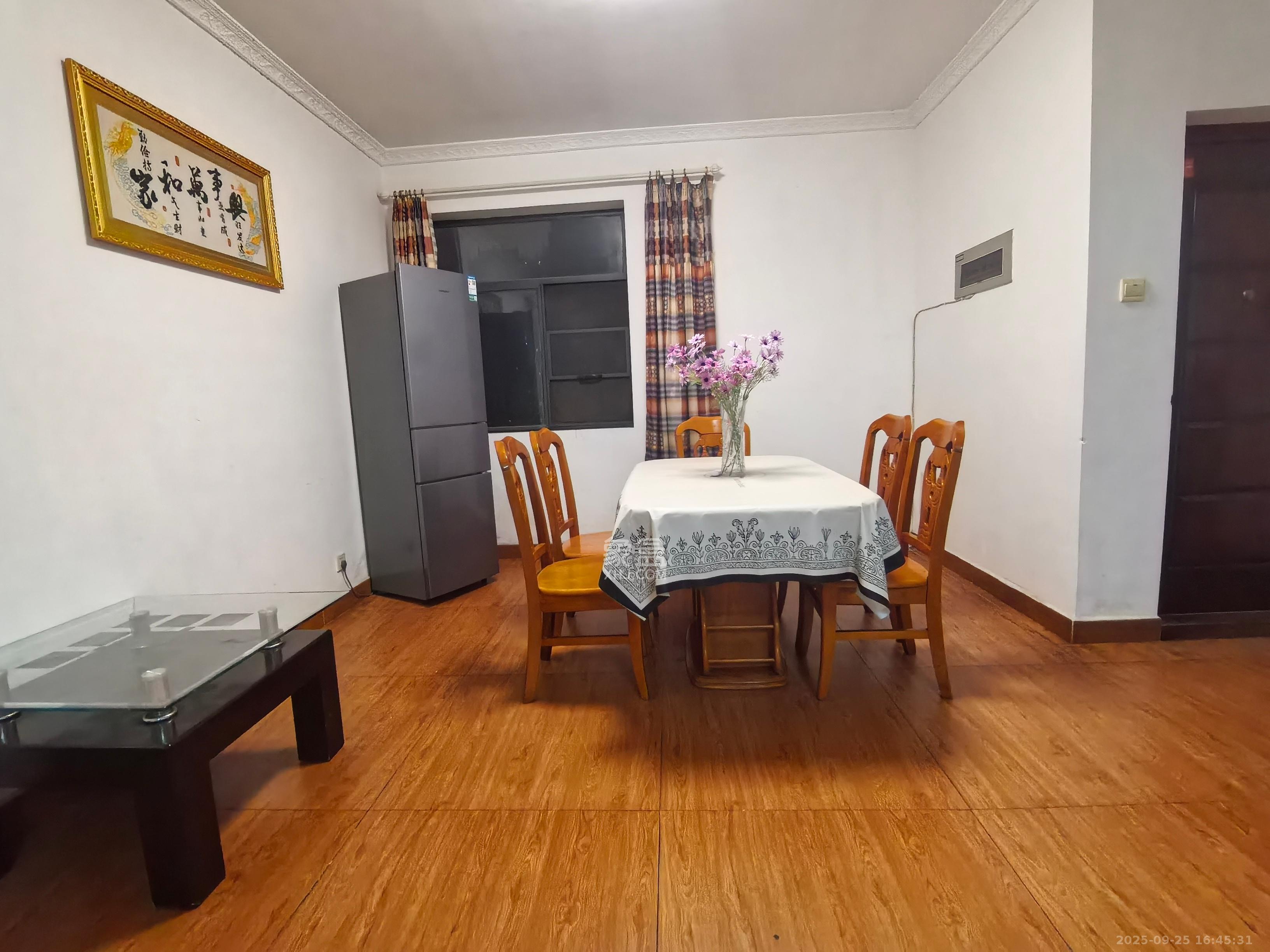 茶山馨苑 3室2厅2卫 2700.0元/月 茶山馨苑 3室2厅2卫 2700.0元/月室内图