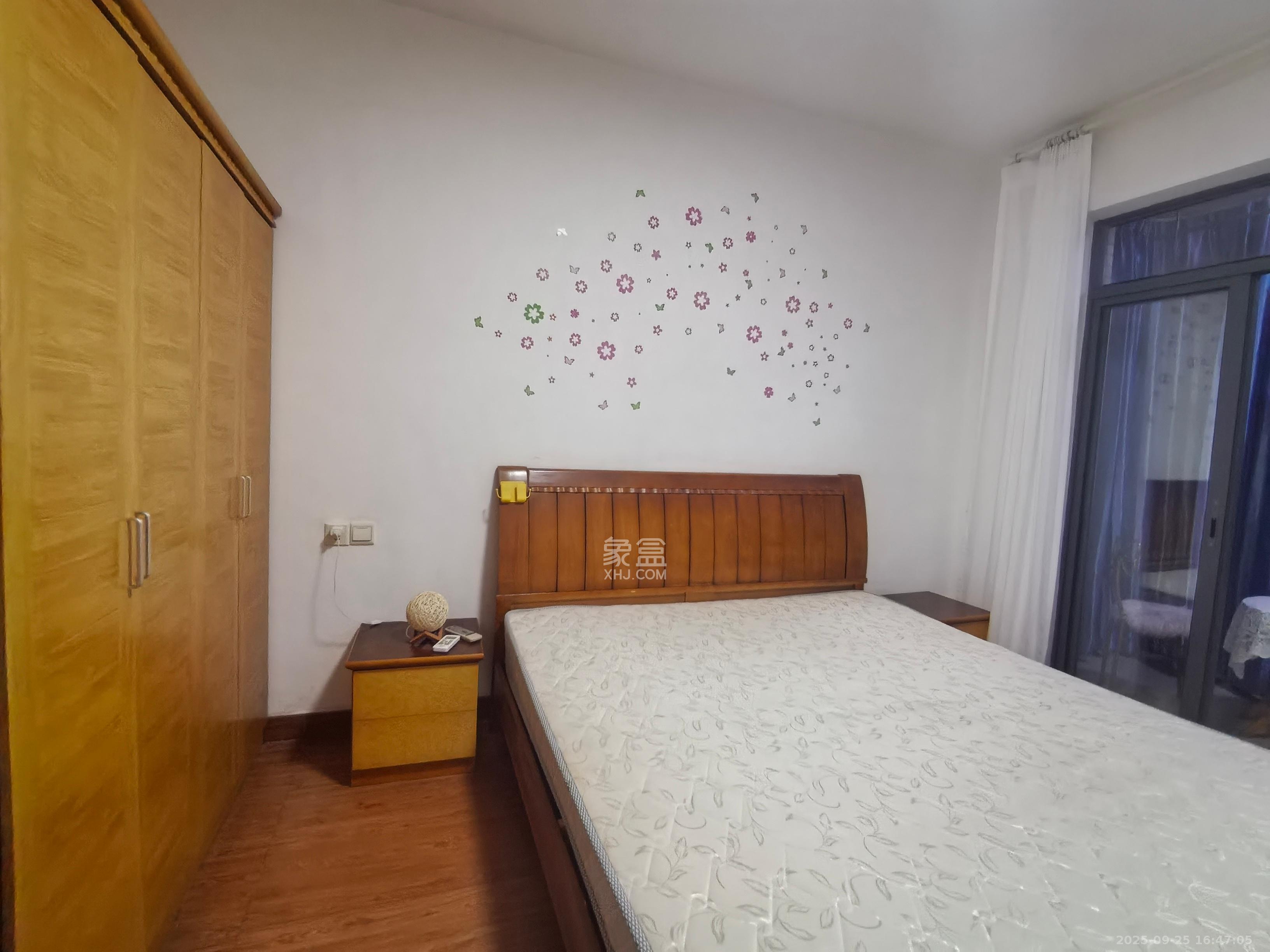 茶山馨苑 3室2厅2卫 2700.0元/月 茶山馨苑 3室2厅2卫 2700.0元/月室内图