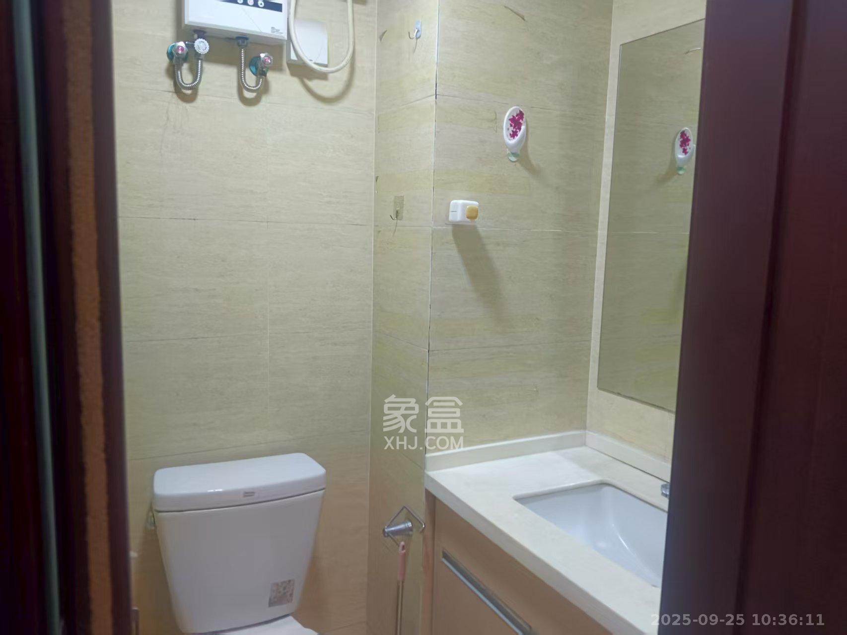 绿地中央广场  1室1厅1卫    1400.0元/月室内图