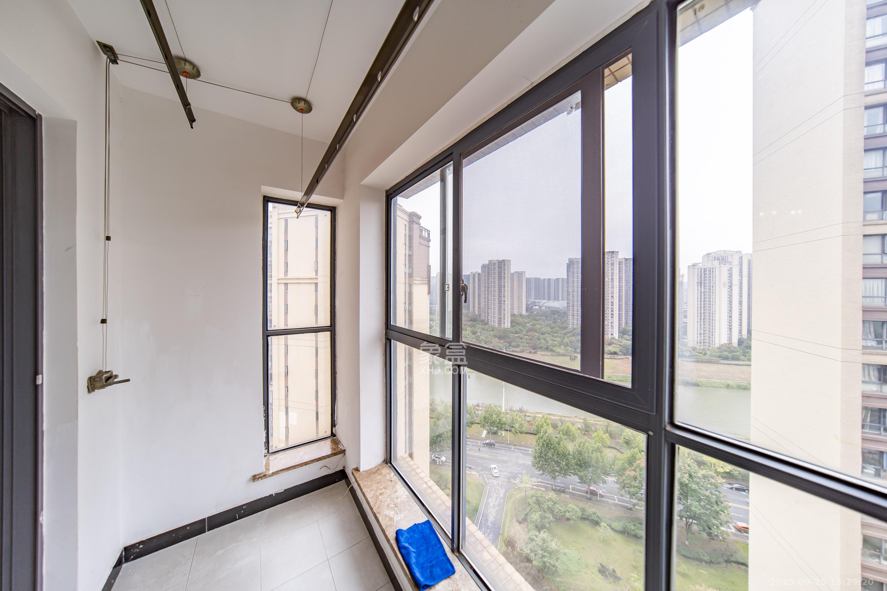 兰亭湾畔 3室2厅1卫 89.8万 兰亭湾畔 3室2厅1卫 89.8万阳台