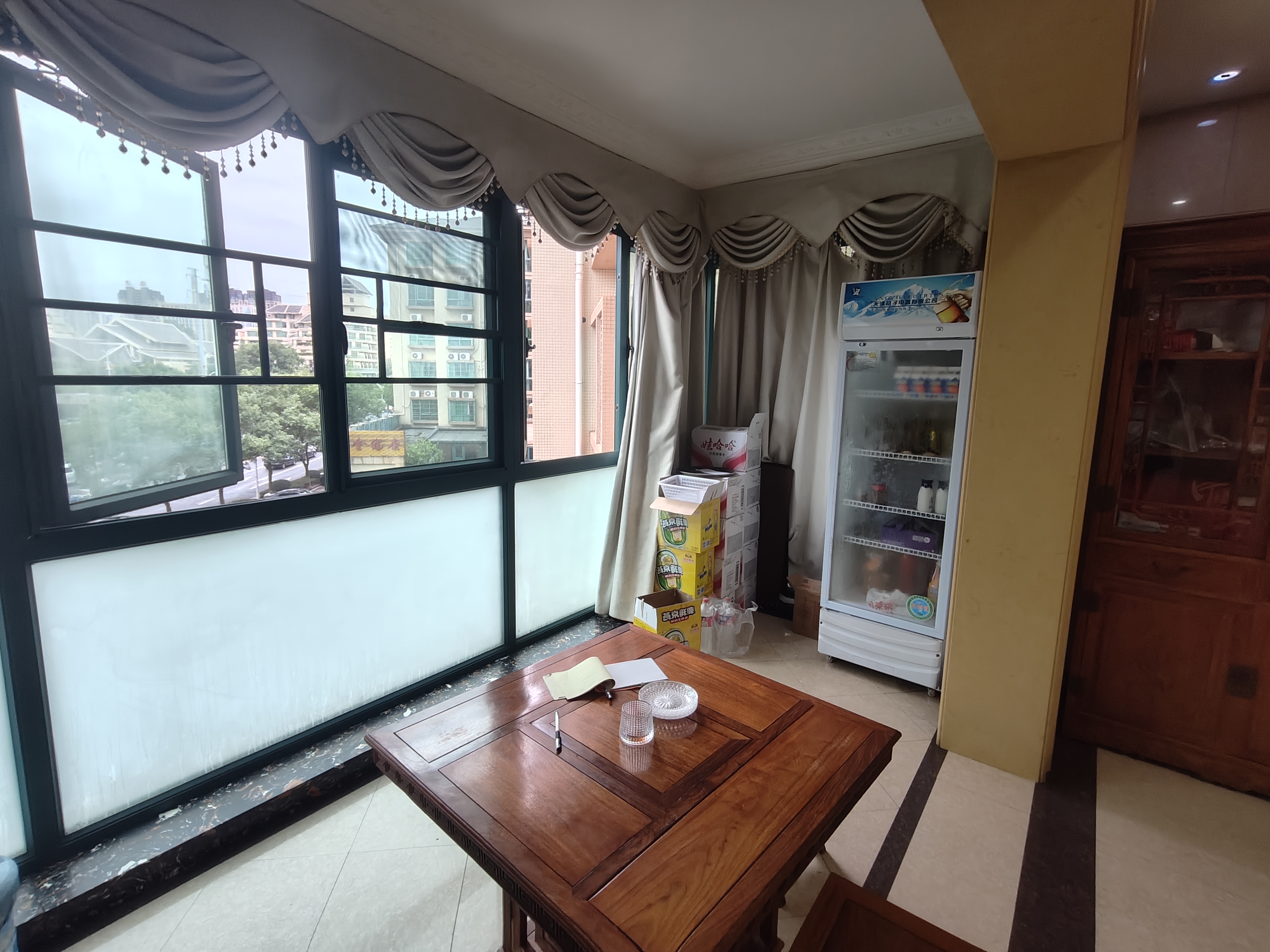 俊景花园  4室2厅2卫    85.0万客厅