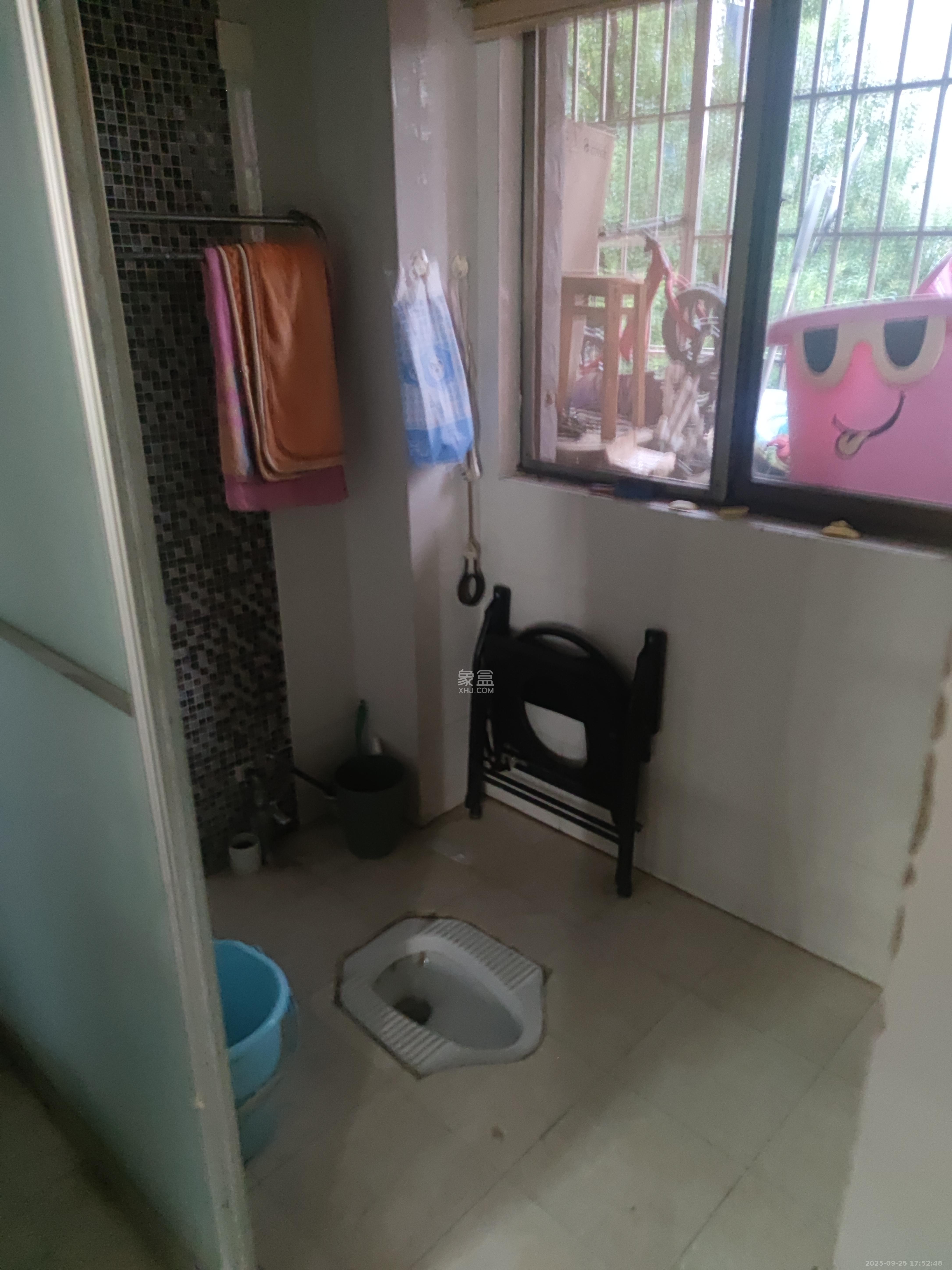 芙蓉蓉苑 3室2厅2卫 2200.0元/月 芙蓉蓉苑 3室2厅2卫 2200.0元/月室内图