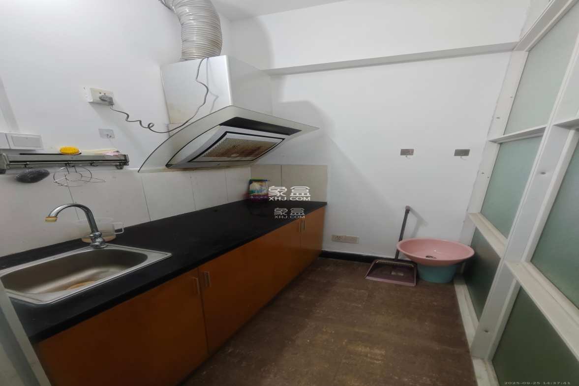 锦华时代 1室0厅0卫 2200.00元/月 锦华时代 1室0厅0卫 2200.00元/月室内图