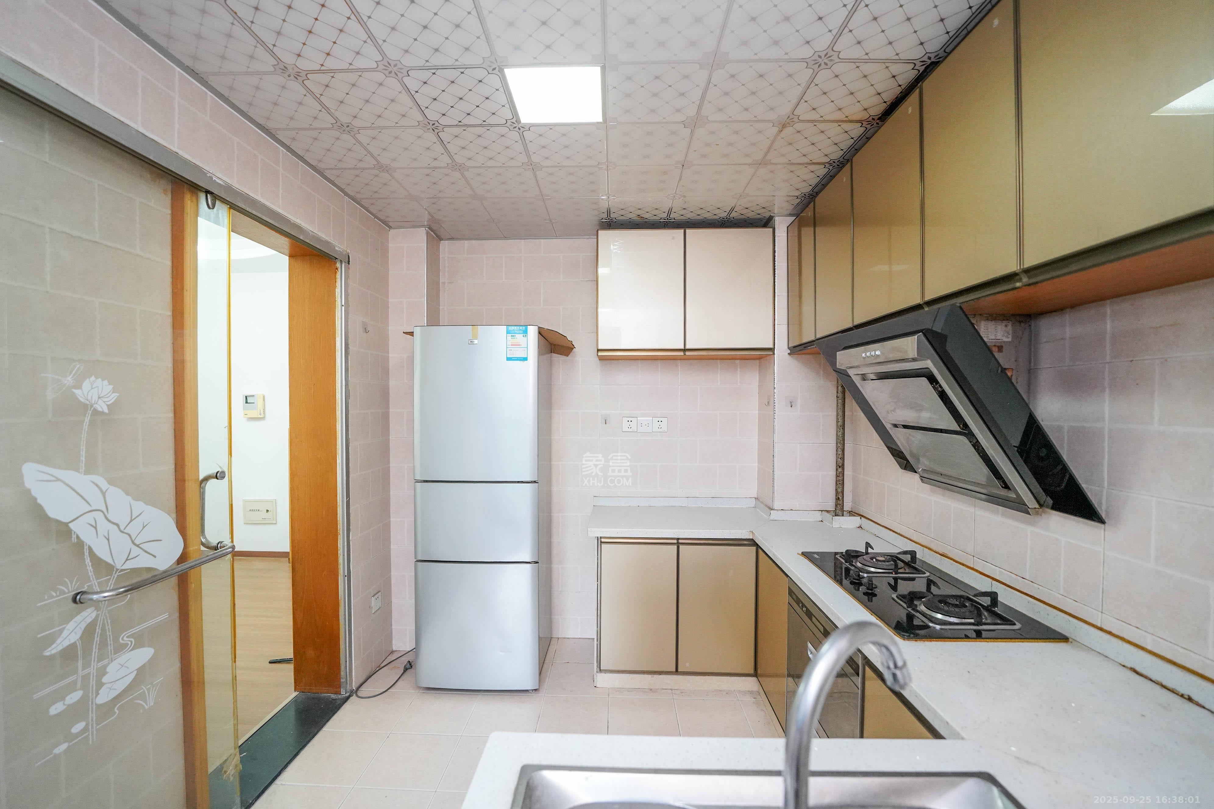 山水嘉园 3室2厅1卫 56.0万 山水嘉园 3室2厅1卫 56.0万厨房