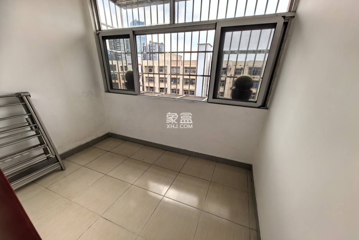 省检察院宿舍南苑 3室2厅2卫 2800.0元/月 省检察院宿舍南苑 3室2厅2卫 2800.0元/月室内图