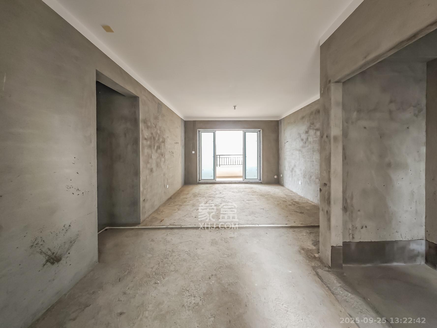 钱隆世家  4室2厅2卫    125.0万客厅