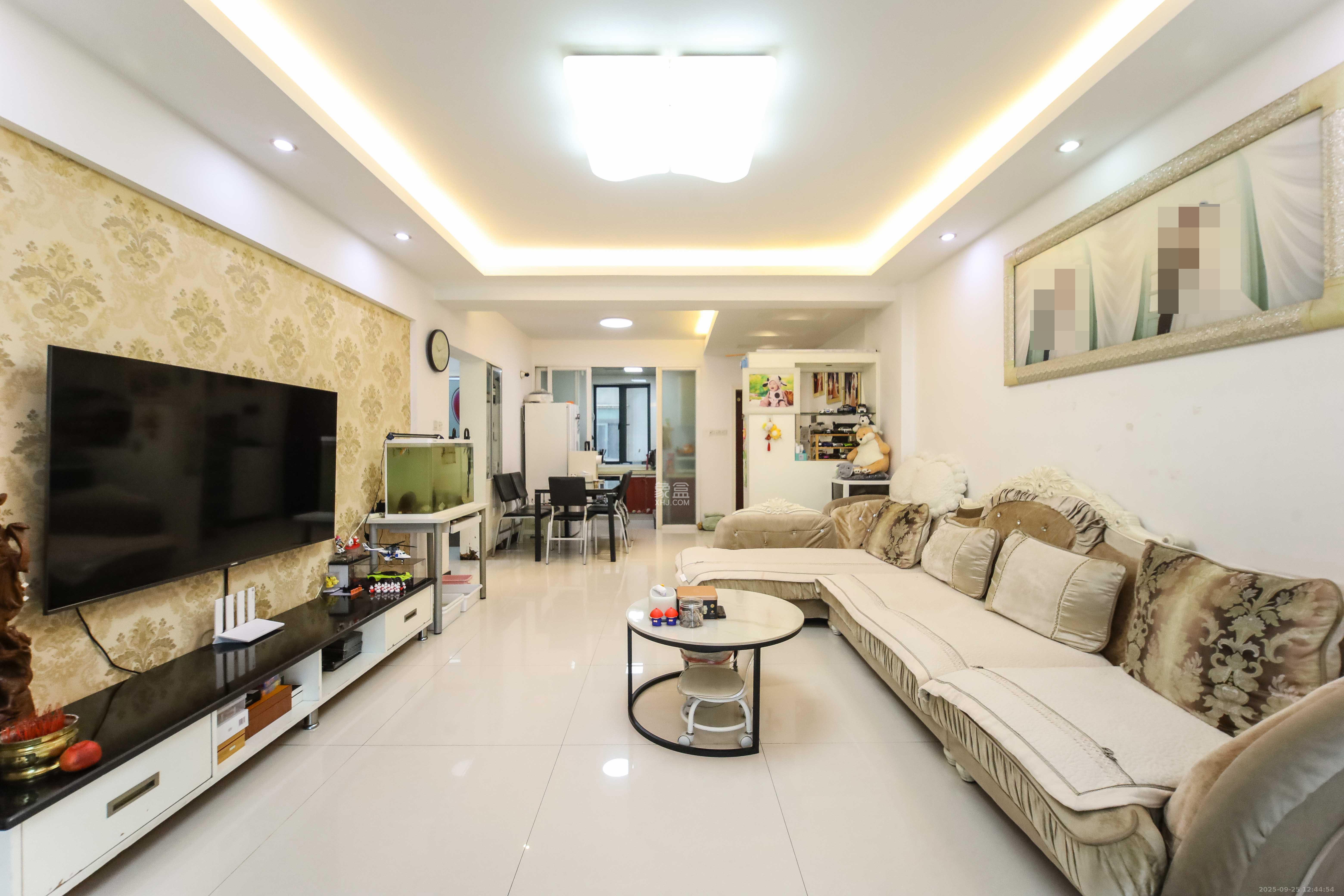 浏阳河畔家园 2室2厅2卫 75.0万 浏阳河畔家园 2室2厅2卫 75.0万客厅