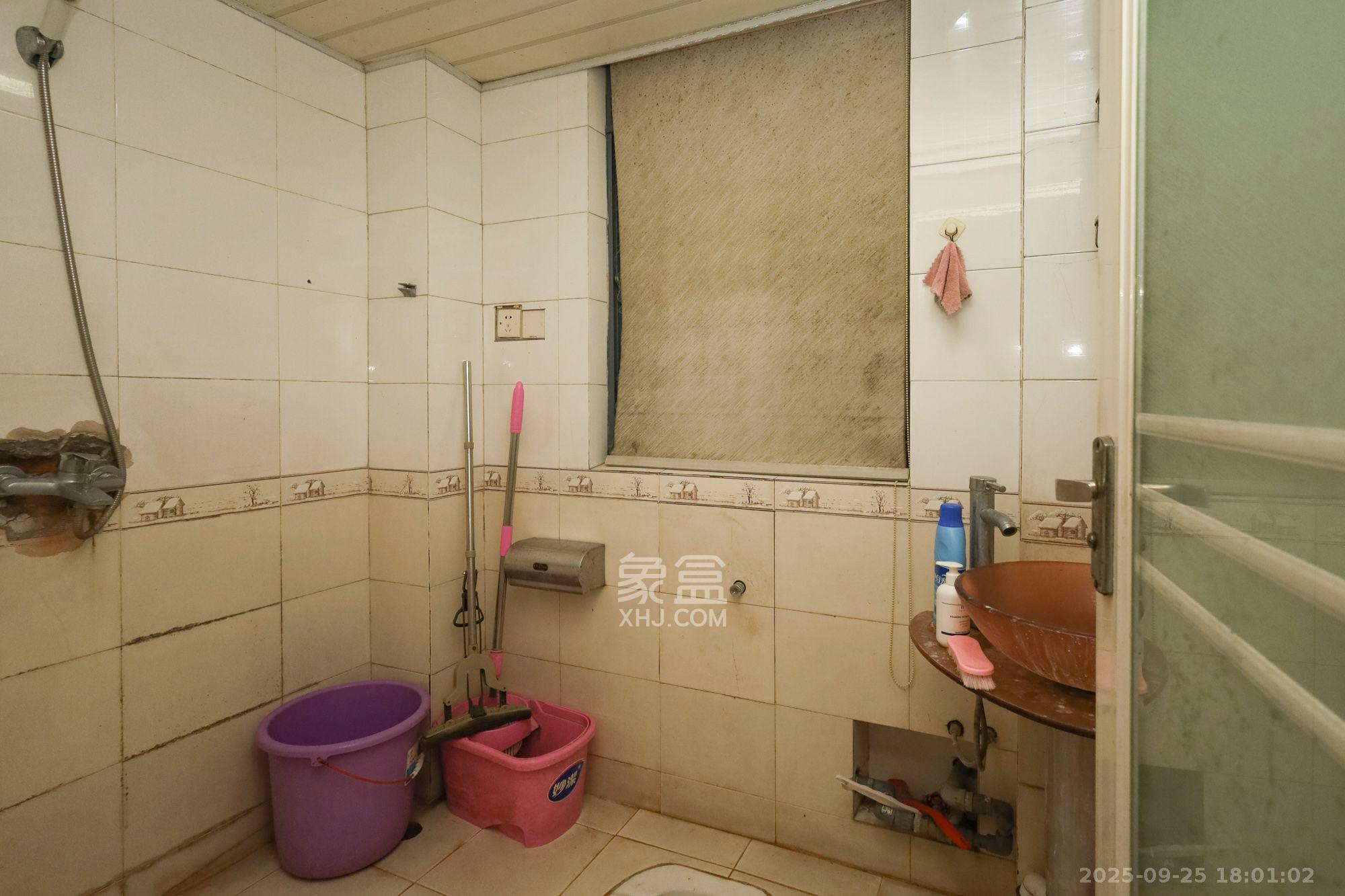 枫林绿洲 3室2厅2卫 2500.0元/月 枫林绿洲 3室2厅2卫 2500.0元/月室内图