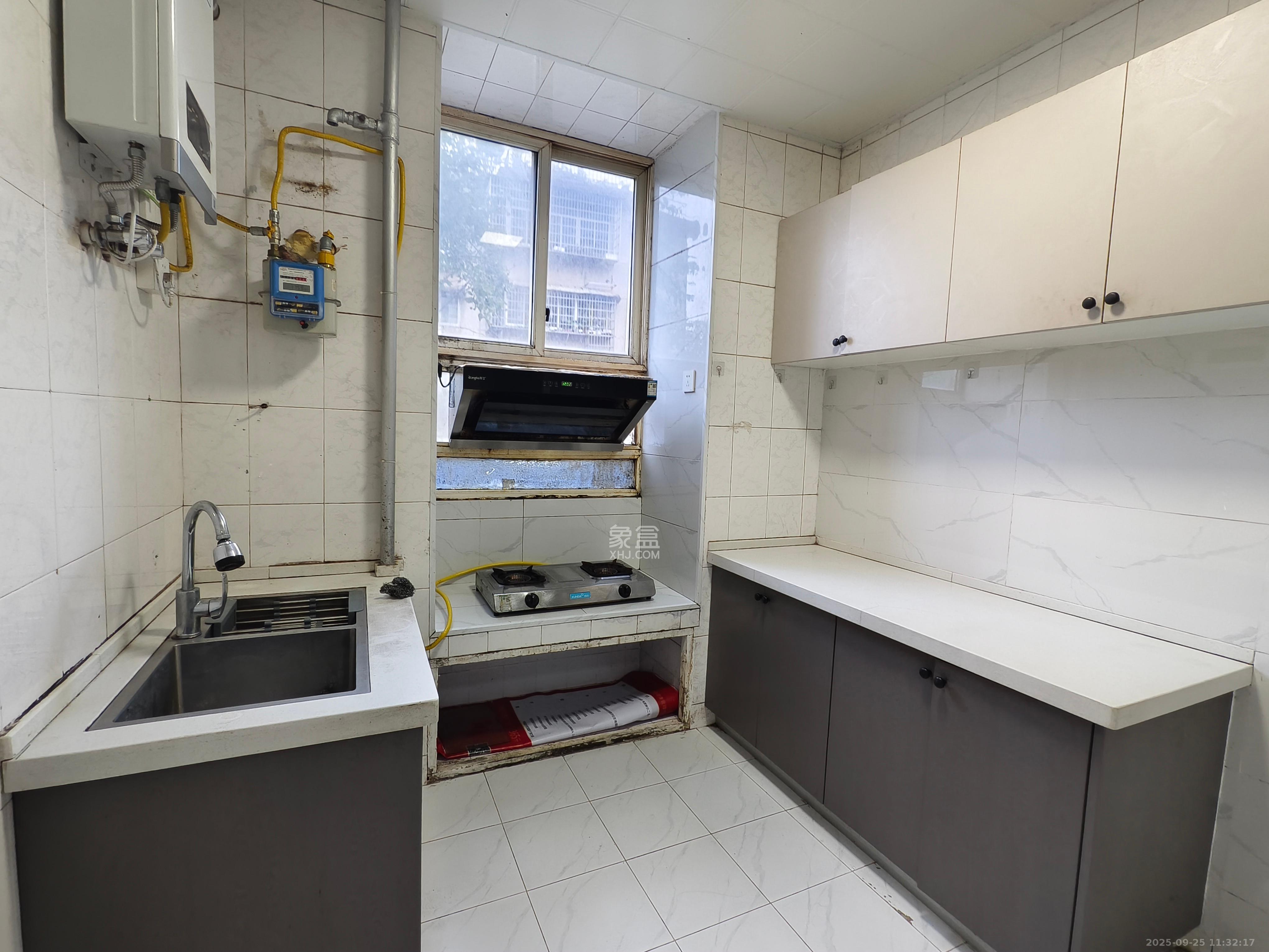 上麻园岭279号(原新华书店宿舍) 1室0厅0卫 2000.0元/月 上麻园岭279号(原新华书店宿舍) 1室0厅0卫 2000.0元/月室内图