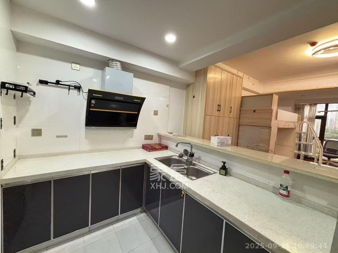 建鑫二期  1室1厅1卫    13.8万客厅