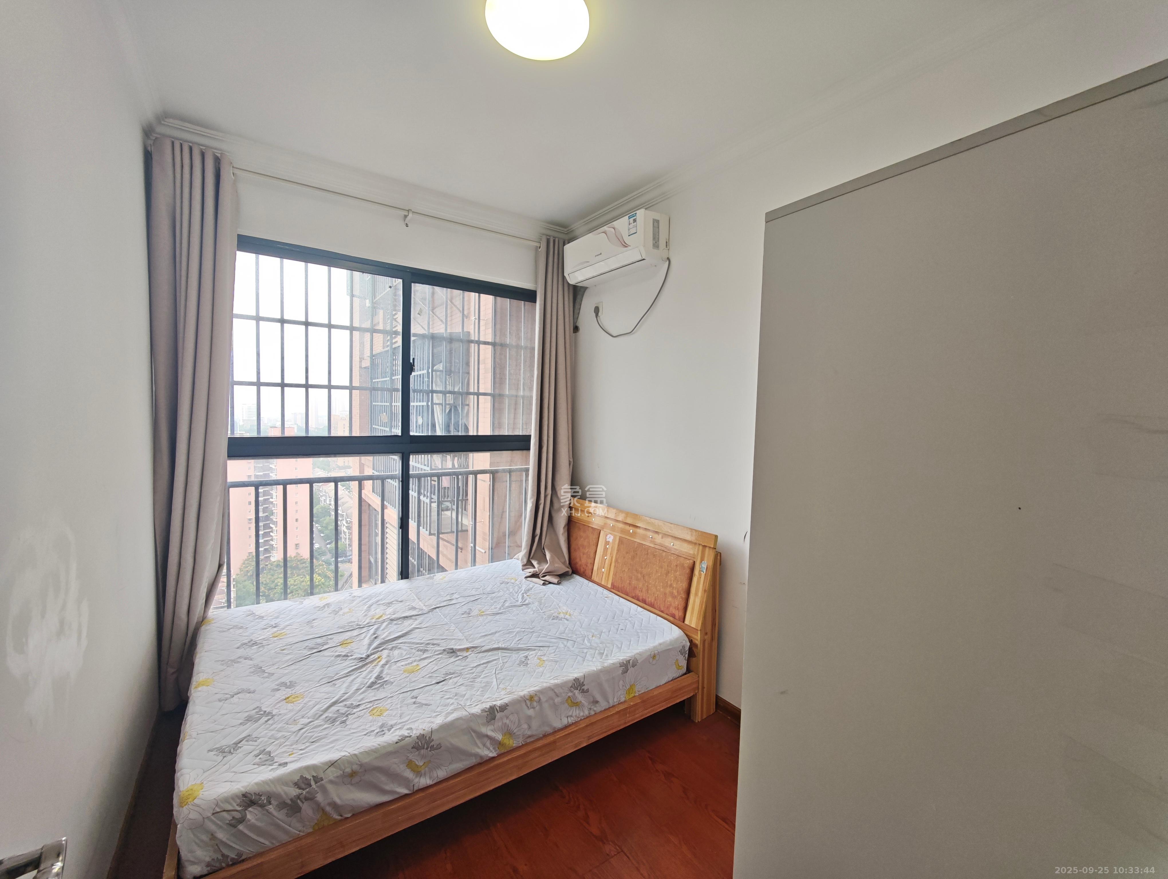 三一街区  3室2厅1卫   1700.00元/月室内图