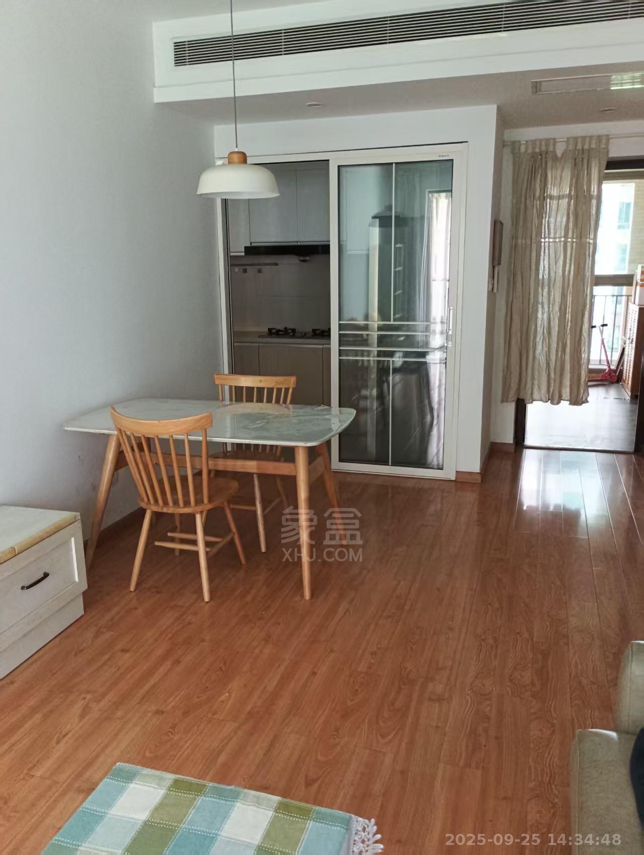 晋合湘水湾三期  2室2厅2卫    2200.0元/月室内图